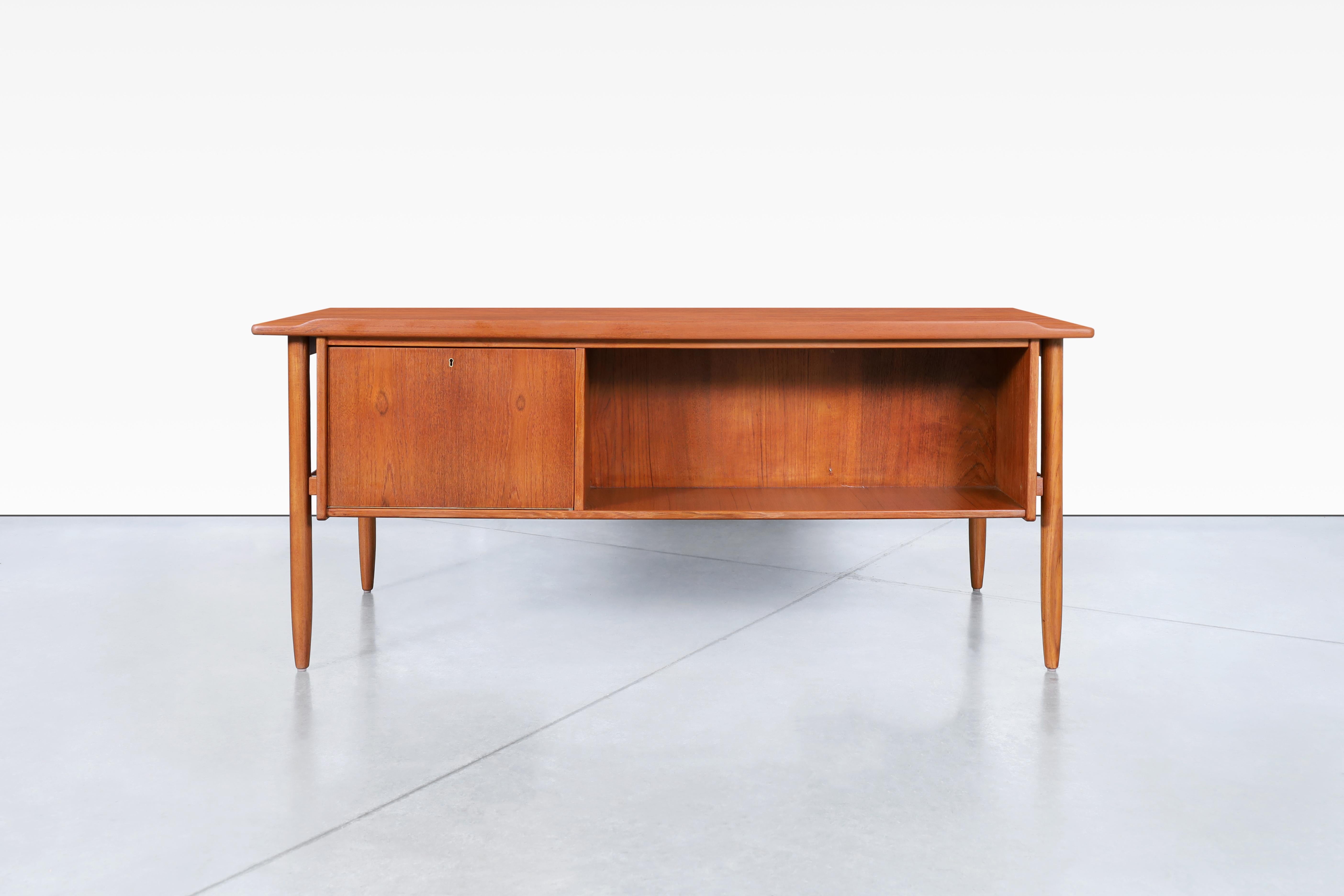 Scandinavian Modern Teak Desk by Goran Strand for Lelangs Møbelfabrik For Sale 2