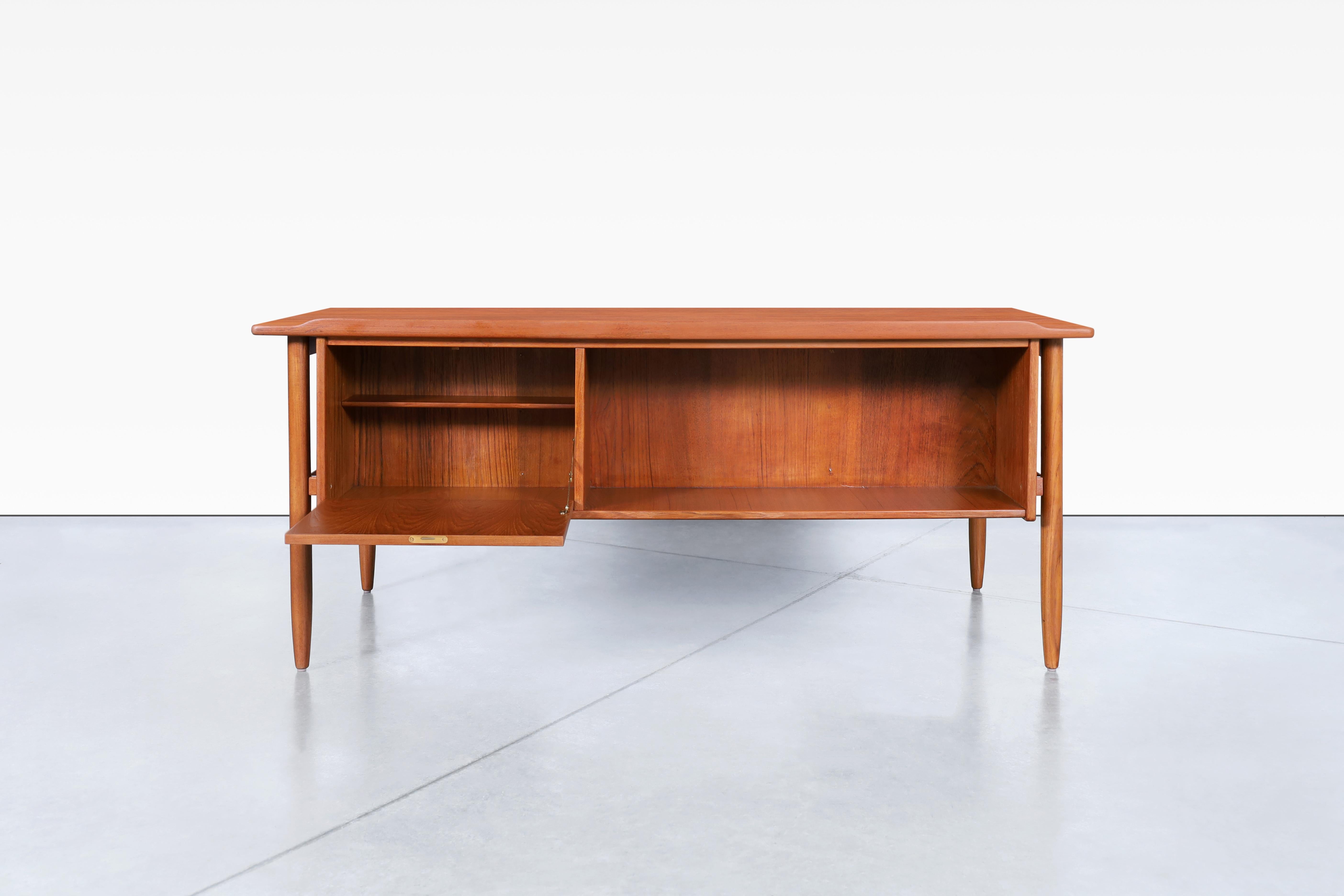 Scandinavian Modern Teak Desk by Goran Strand for Lelangs Møbelfabrik For Sale 3