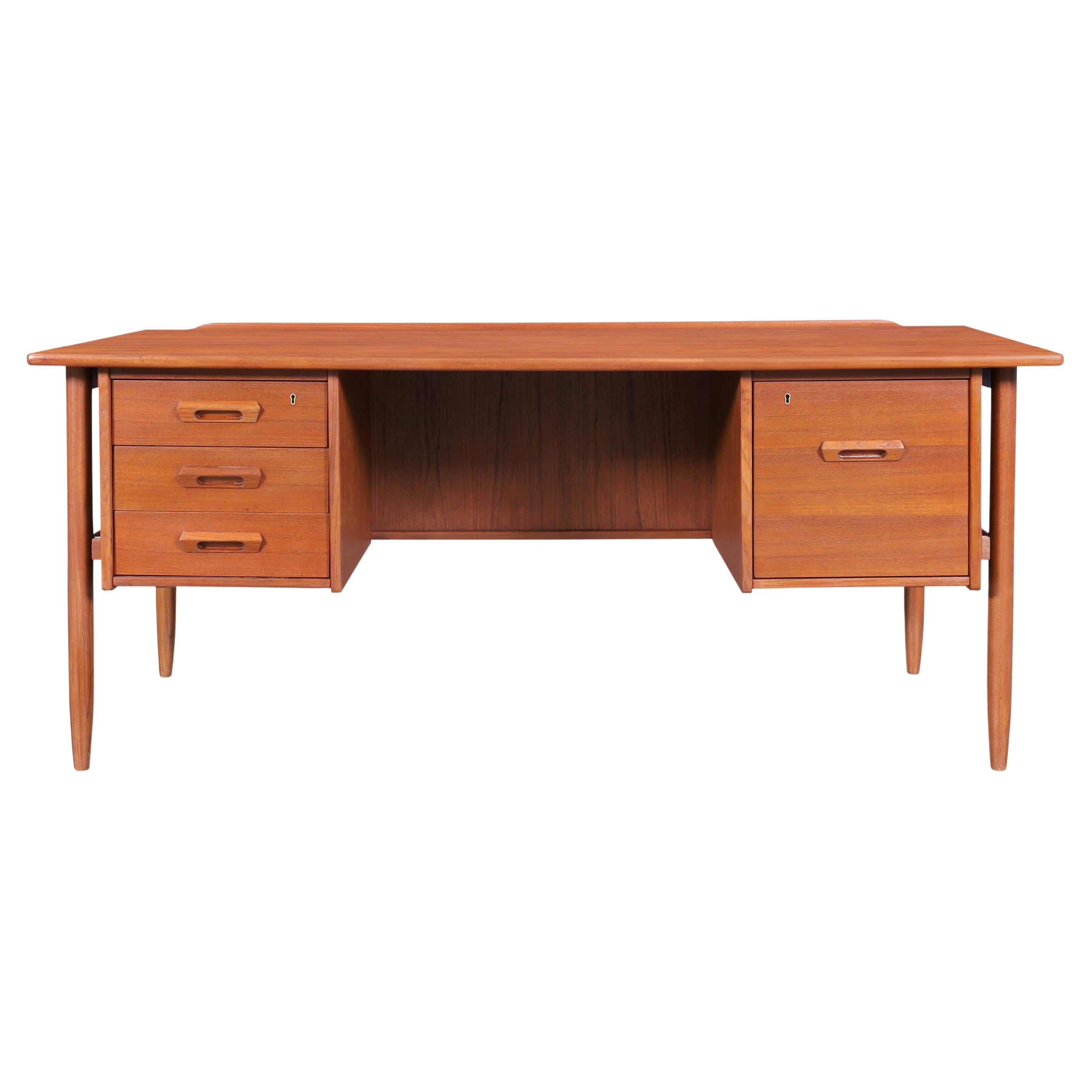 Scandinavian Modern Teak Desk by Goran Strand for Lelangs Møbelfabrik For Sale