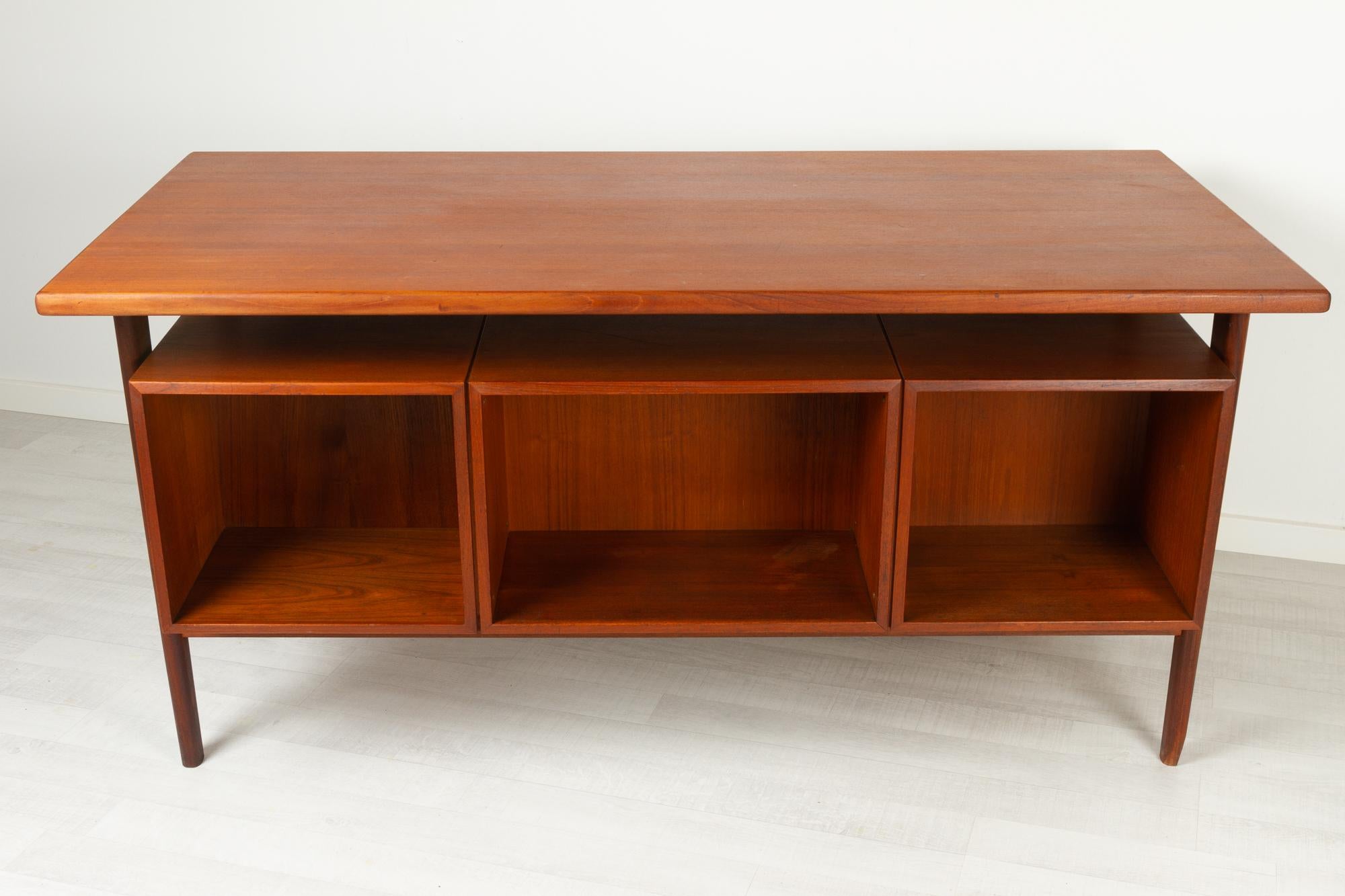 Scandinavian Modern Teak Desk by Kai Kristiansen by Fm Møbler, 1960s For Sale 5