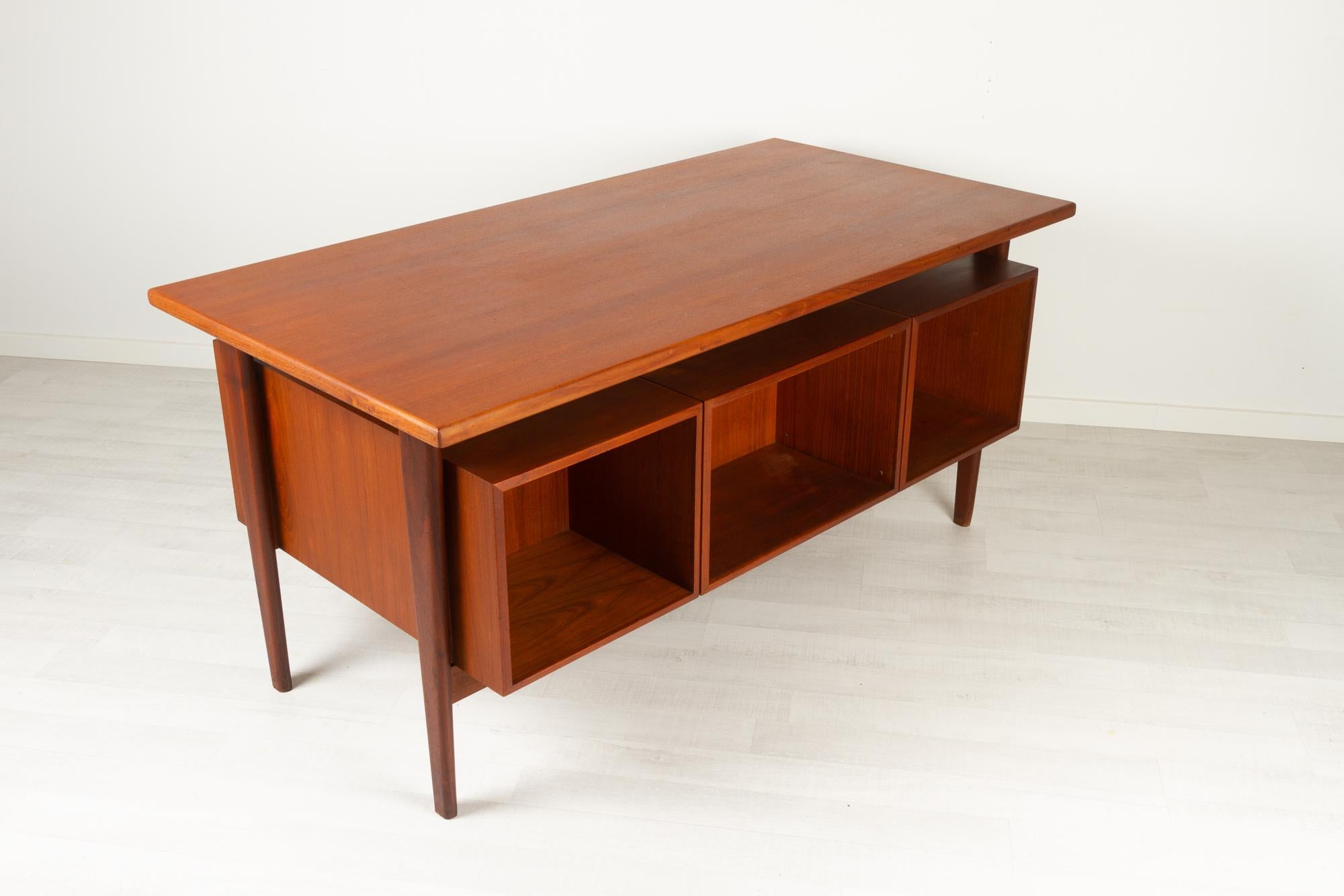 Scandinavian Modern Teak Desk by Kai Kristiansen by Fm Møbler, 1960s For Sale 6
