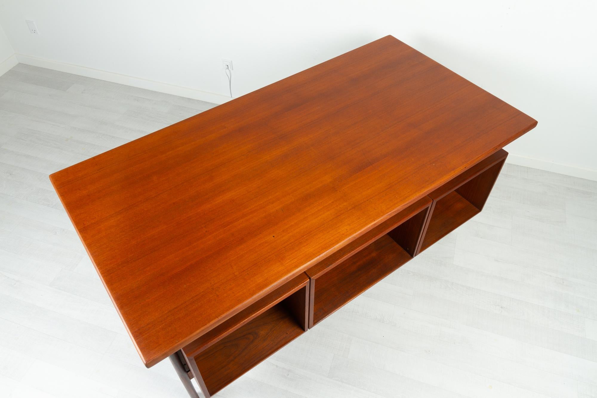 Scandinavian Modern Teak Desk by Kai Kristiansen by Fm Møbler, 1960s For Sale 7