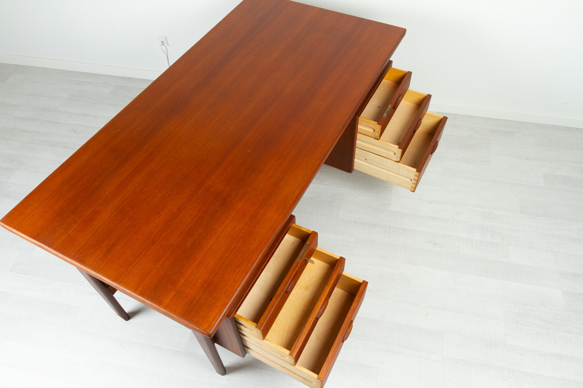 Scandinavian Modern Teak Desk by Kai Kristiansen by Fm Møbler, 1960s For Sale 8