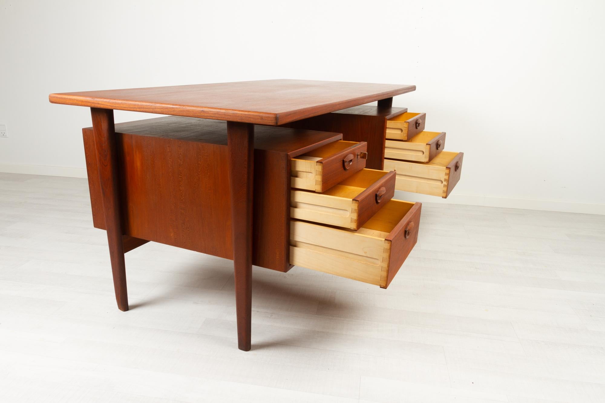 Scandinavian Modern Teak Desk by Kai Kristiansen by Fm Møbler, 1960s For Sale 9