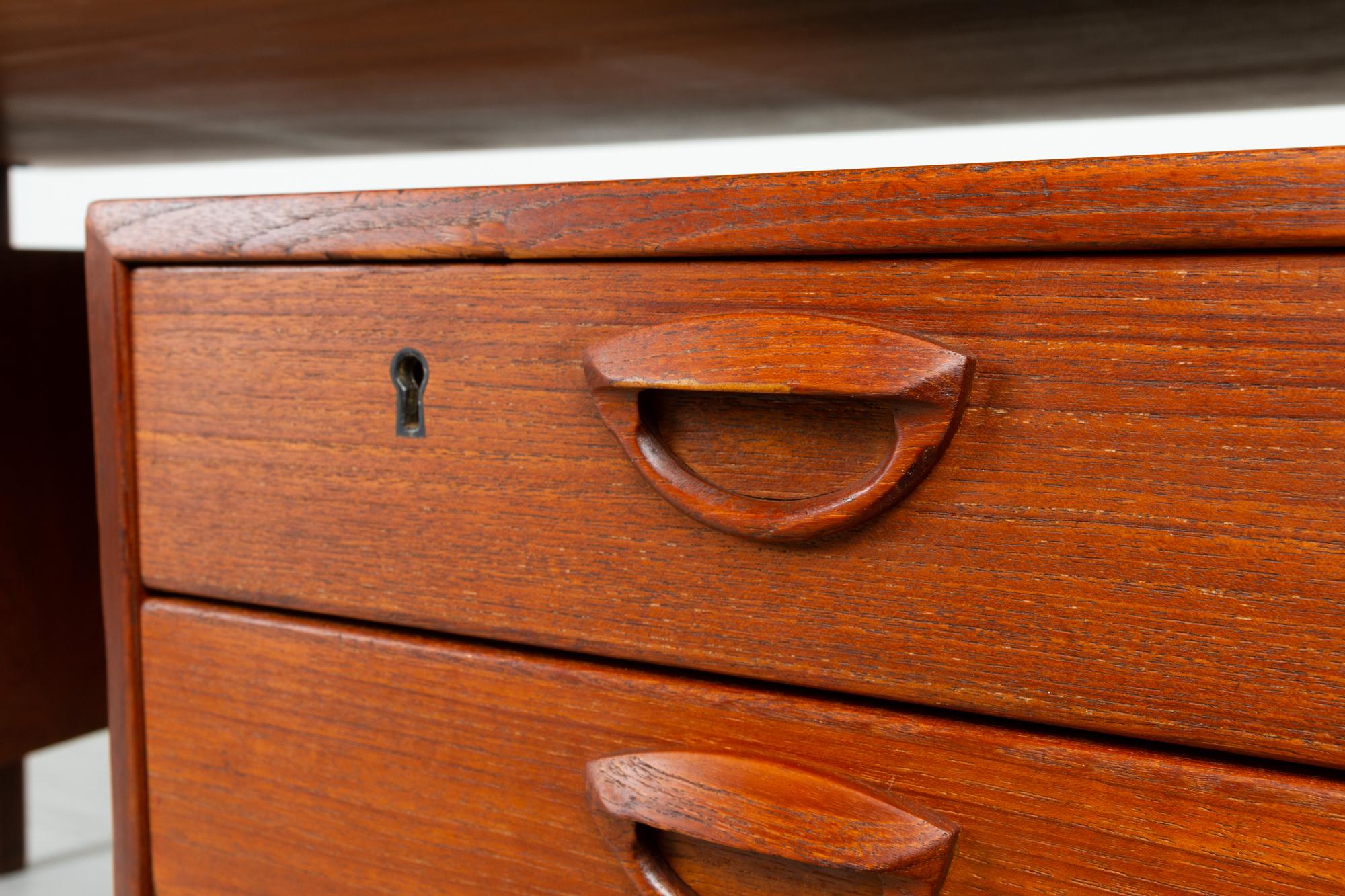 Scandinavian Modern Teak Desk by Kai Kristiansen by Fm Møbler, 1960s For Sale 10