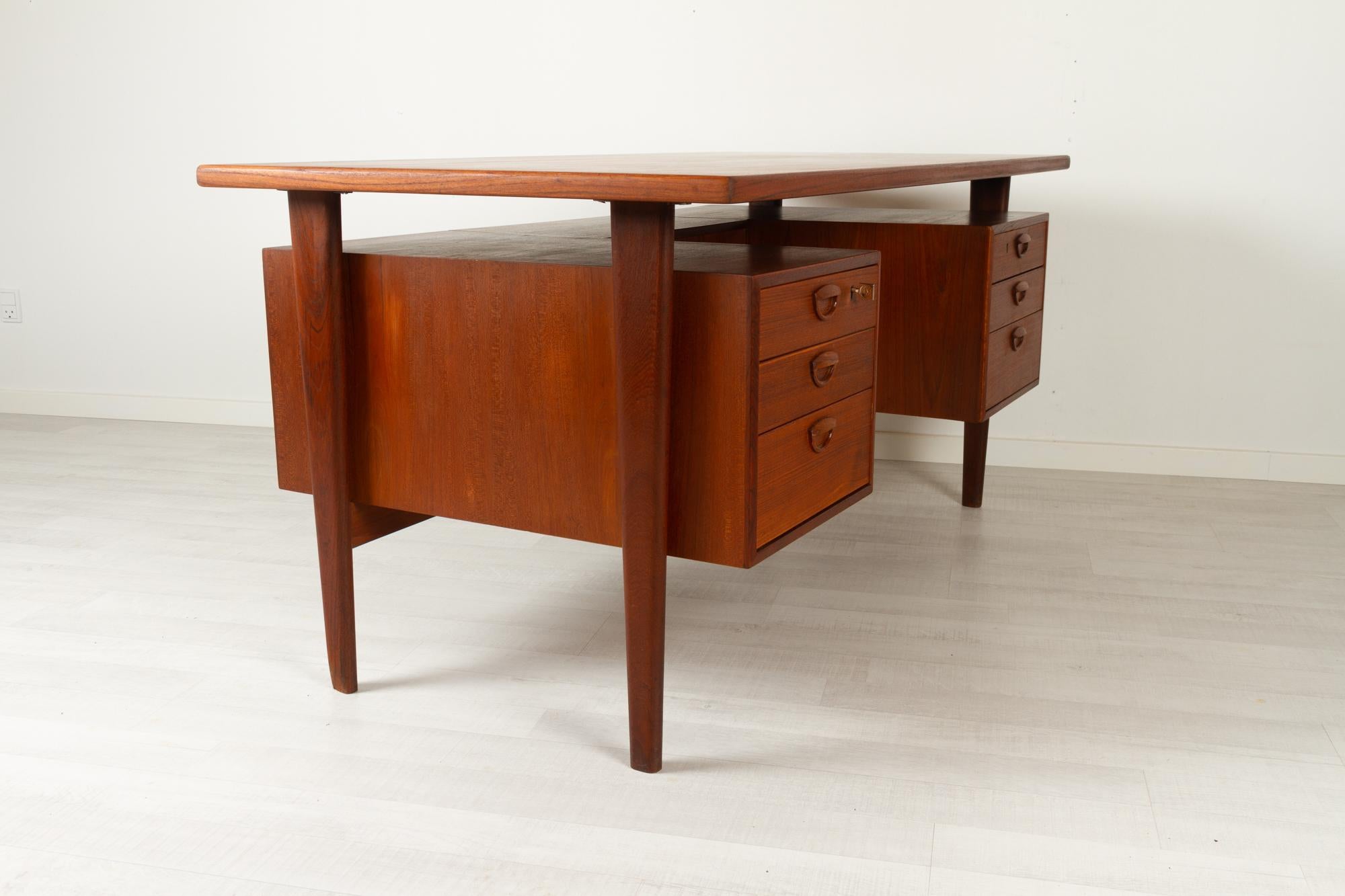 Teck Bureau scandinave moderne en teck de Kai Kristiansen par FM Møbler, années 1960 en vente