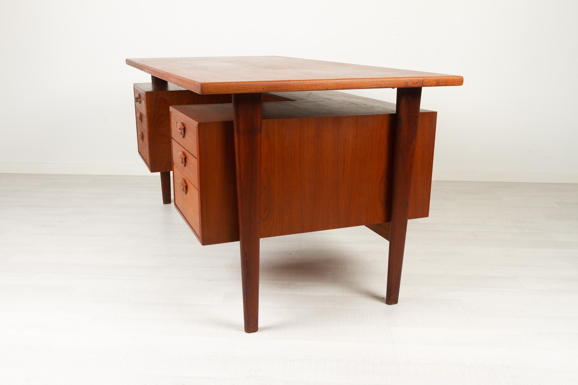 Scandinavian Modern Teak Desk by Kai Kristiansen by Fm Møbler, 1960s For Sale 3