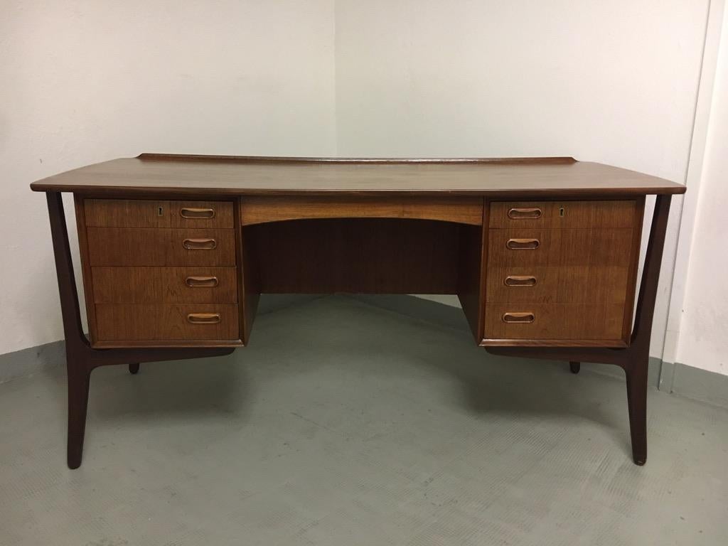 Danish teak desk by Svend Aage Madsen produced by HP Hansen, Denmark ca. 1960
This desk as been badly treated for years, left for dead and saved from destruction by our cabinet maker.
It shows many scars but it resuscitated. 
8 front drawers with