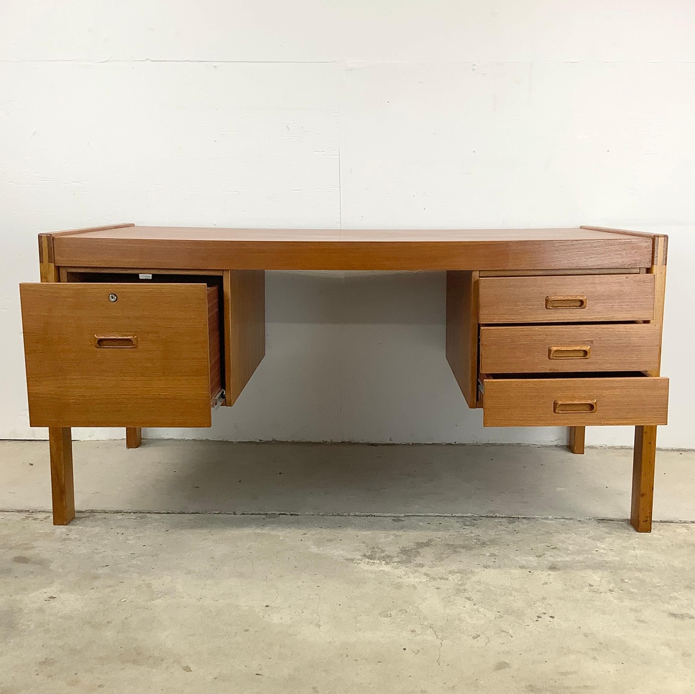 Unknown Scandinavian Modern Teak Desk For Sale