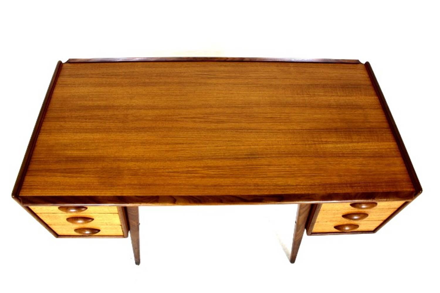 Scandinavian Modern Teak Desk Pl. Uddebo Design by Svante Skogh In Good Condition For Sale In Helsingborg, SE