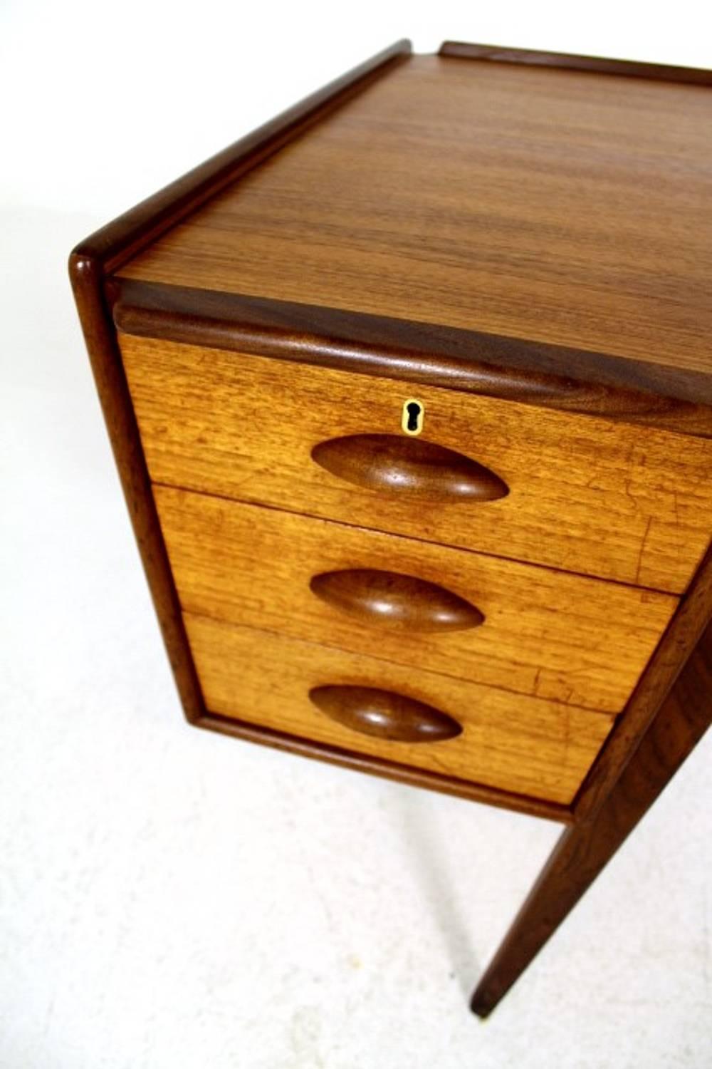 Mid-20th Century Scandinavian Modern Teak Desk Pl. Uddebo Design by Svante Skogh For Sale