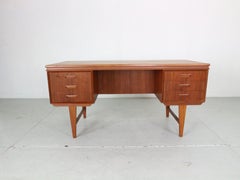 Scandinavian Modern Teak Desk with Backside Book Shelving, 1960, Denmark