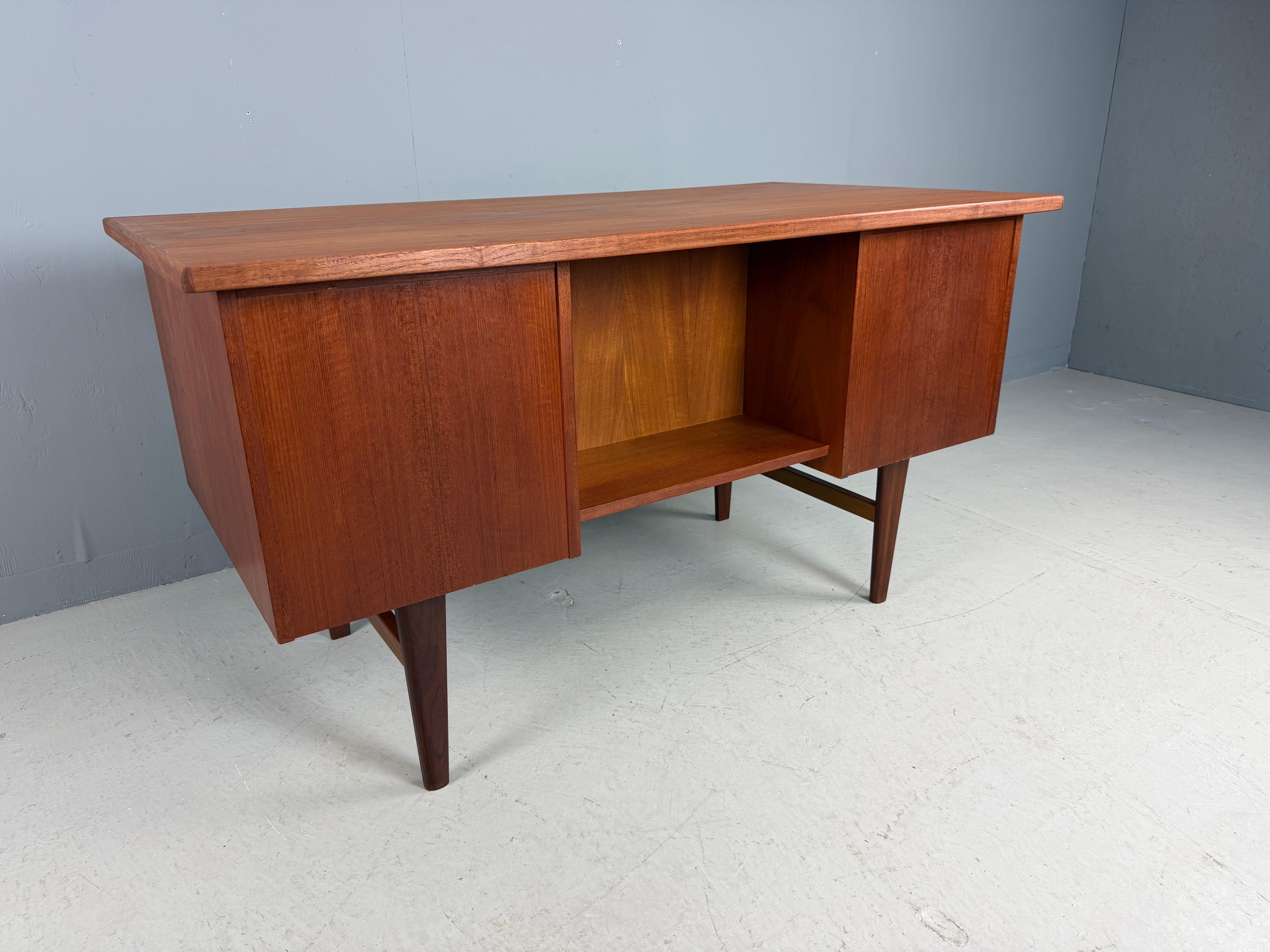 Danese Scandinavian Modern Teak Desk with Backside Book Shelving, 1960, Denmark in vendita