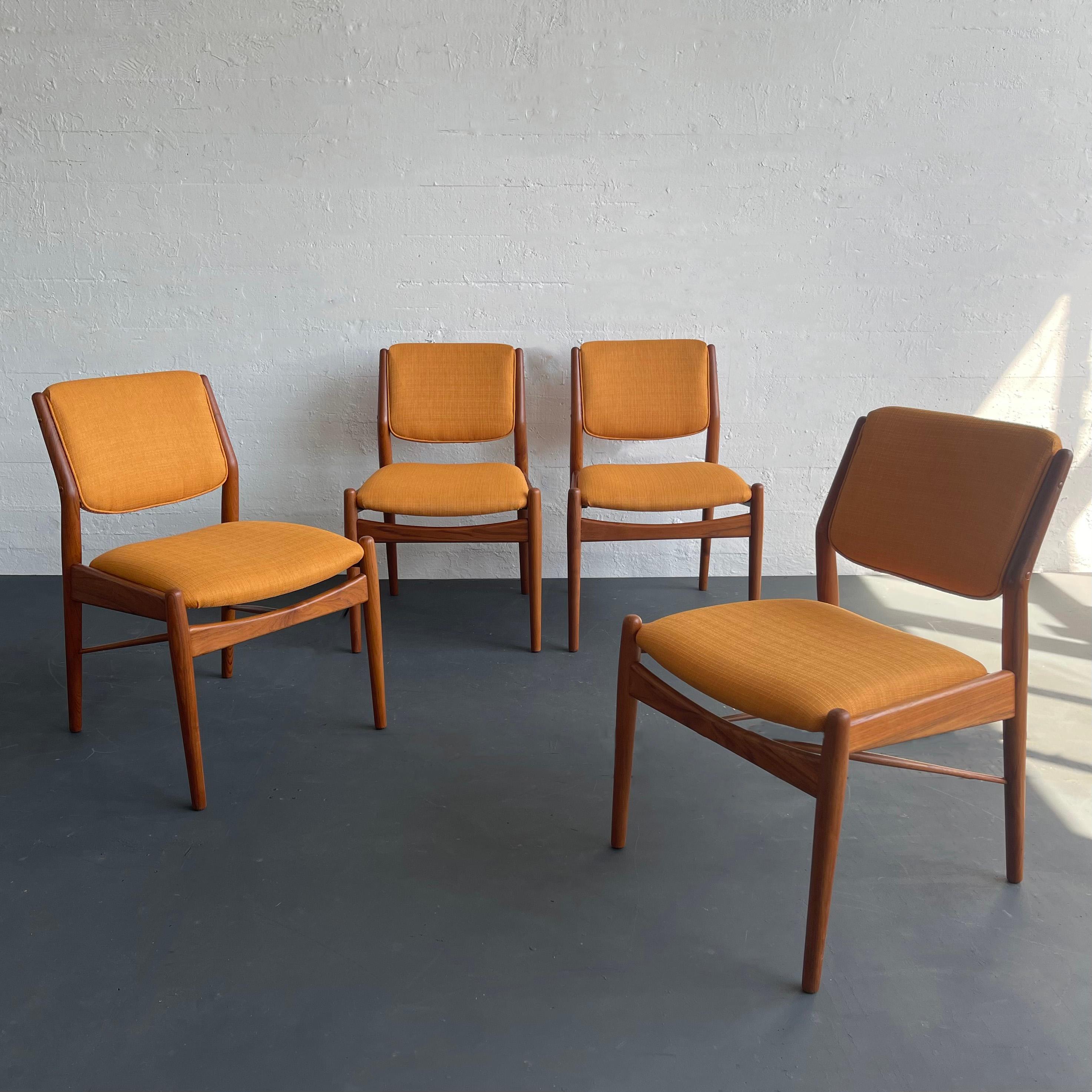 Scandinavo moderno Sedie da pranzo in teak in stile moderno scandinavo di Arne Vodder per AM Mobler in vendita