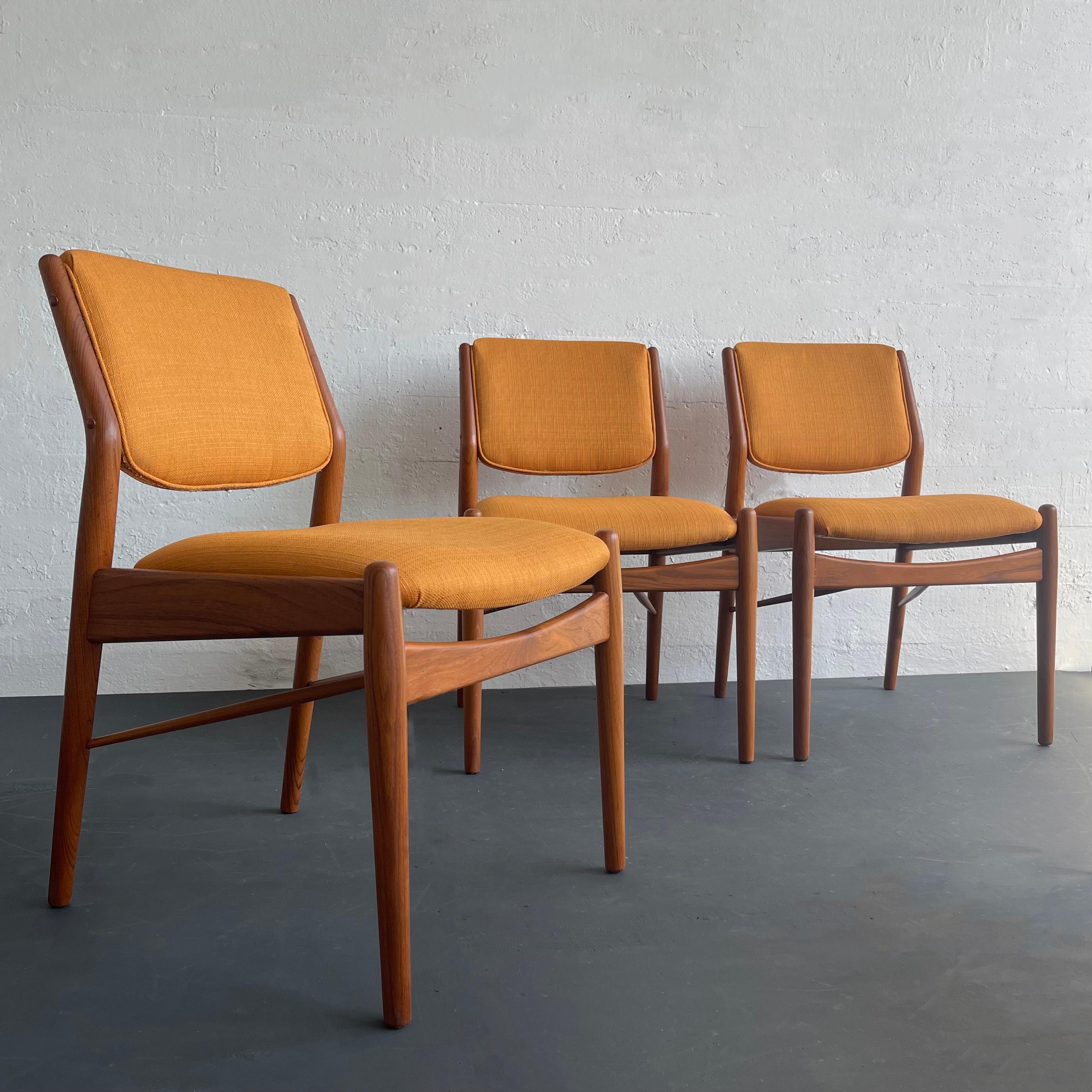 Danese Sedie da pranzo in teak in stile moderno scandinavo di Arne Vodder per AM Mobler in vendita