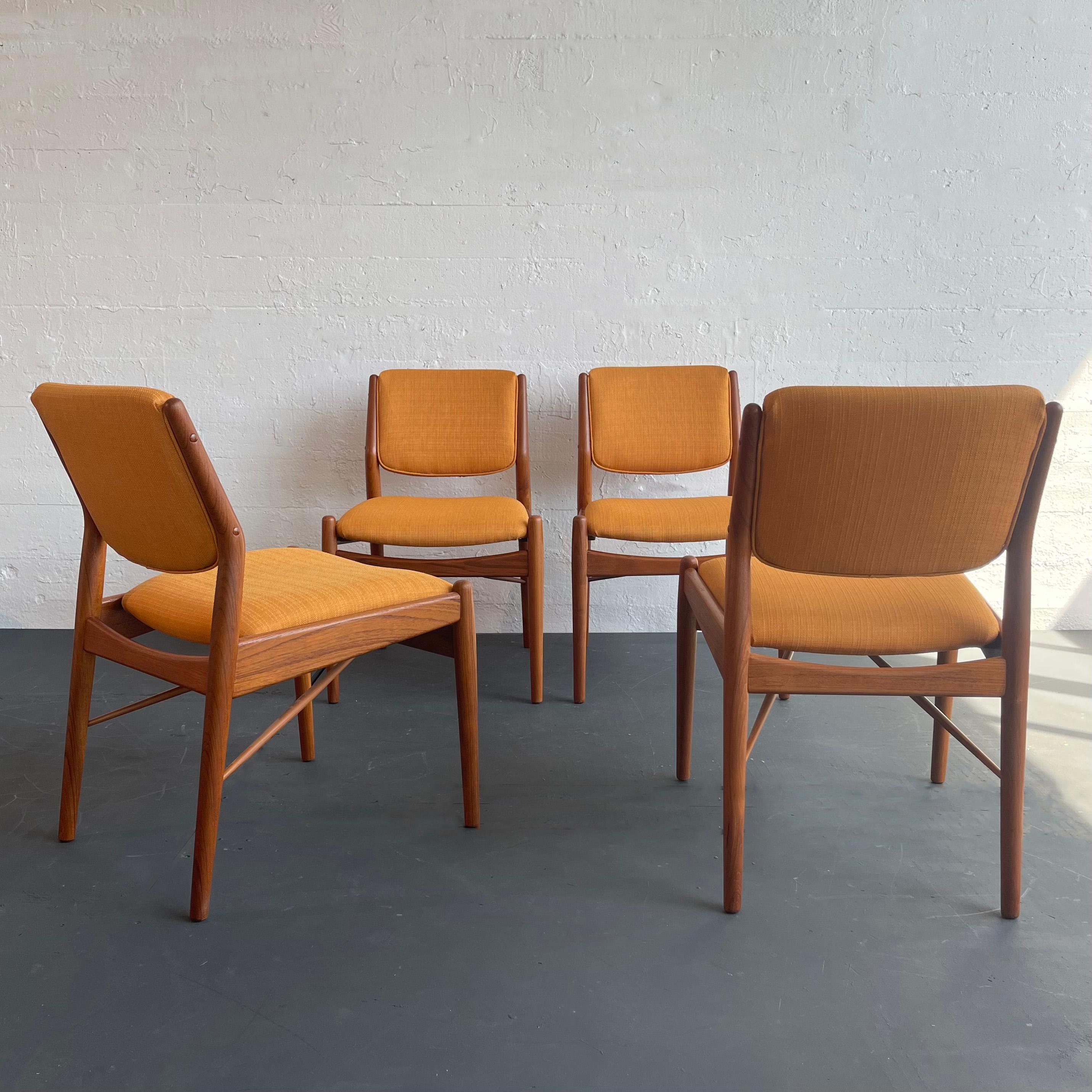 XX secolo Sedie da pranzo in teak in stile moderno scandinavo di Arne Vodder per AM Mobler in vendita