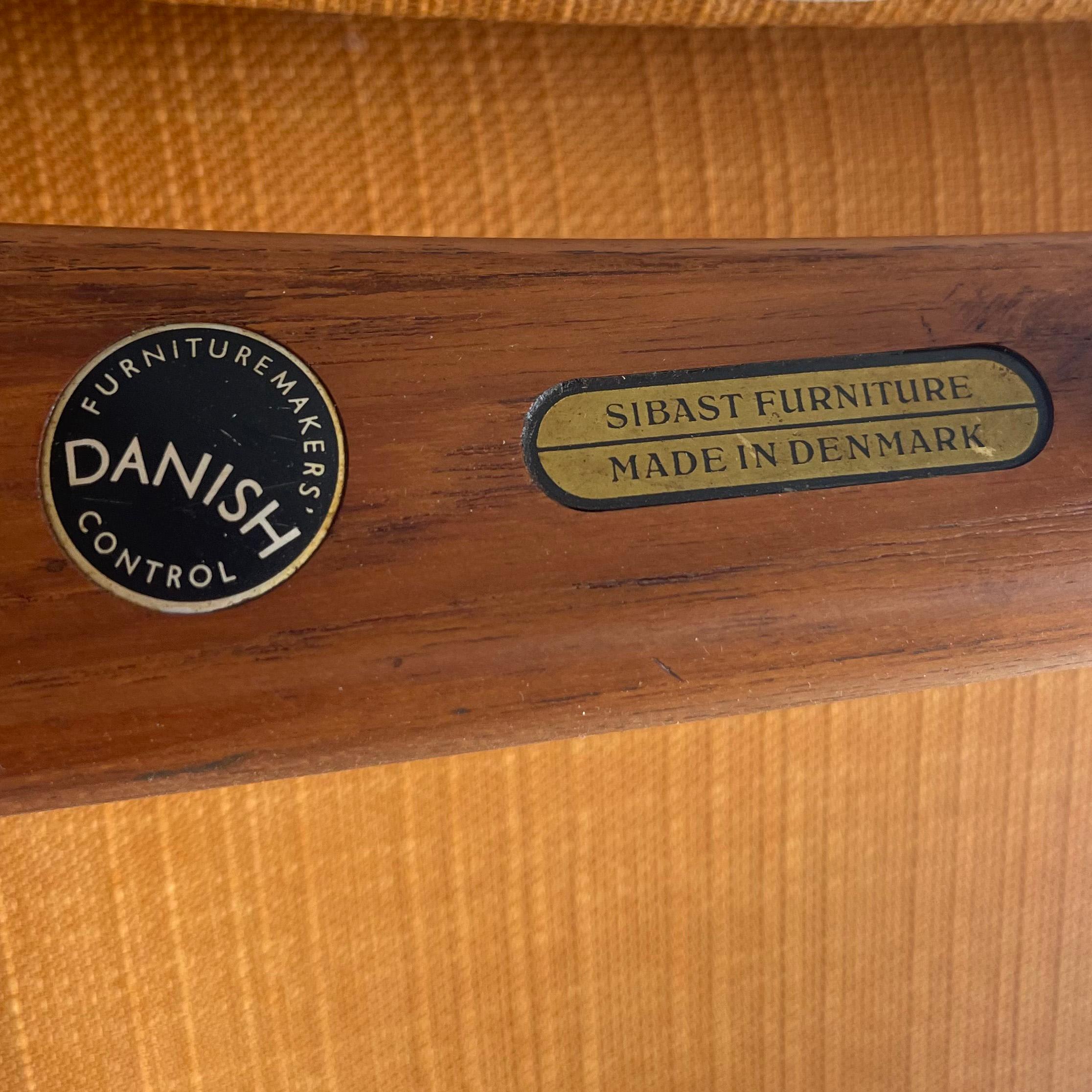 Sedie da pranzo in teak in stile moderno scandinavo di Arne Vodder per AM Mobler in vendita 2