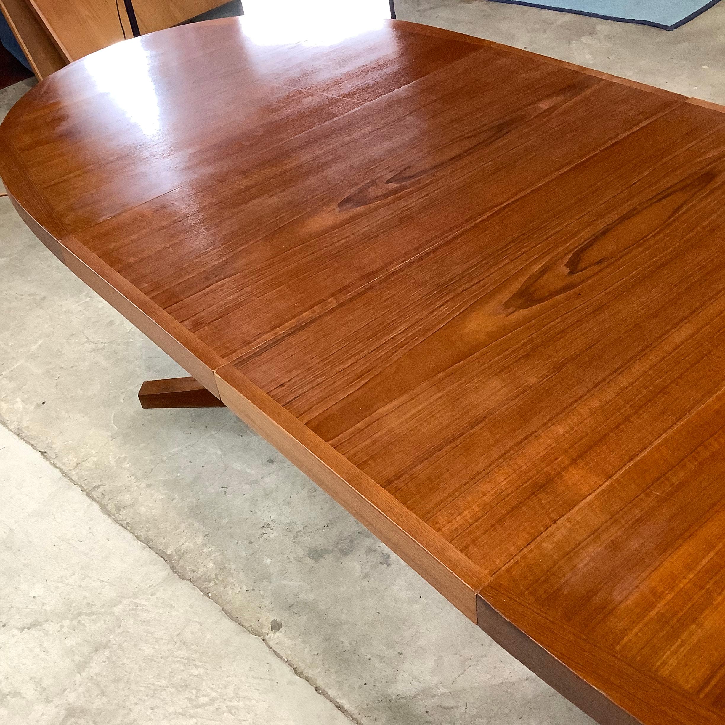 Scandinavian Modern Teak Dining Table With Two Leaves by Dyrlund 10
