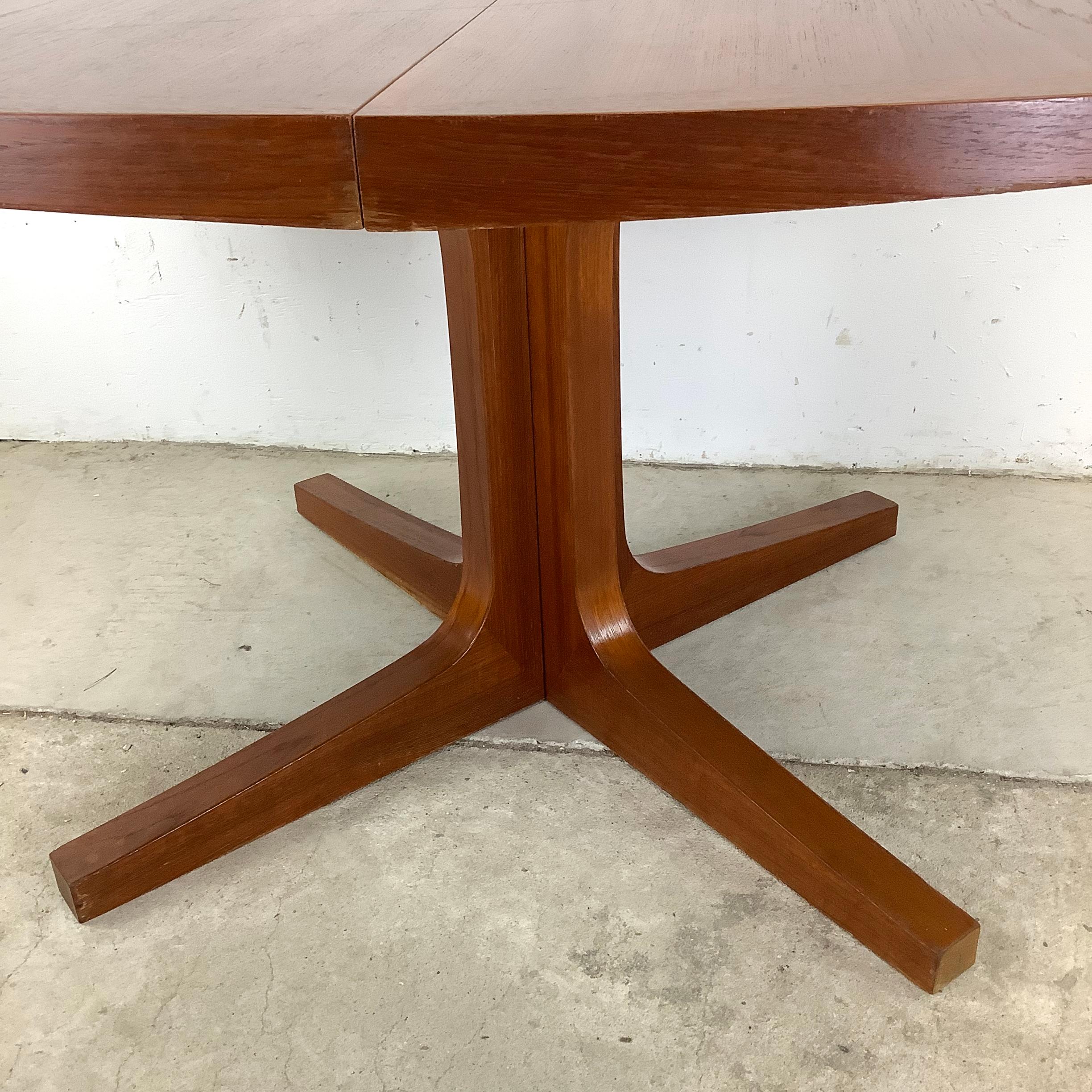 Scandinavian Modern Teak Dining Table With Two Leaves by Dyrlund In Good Condition In Trenton, NJ