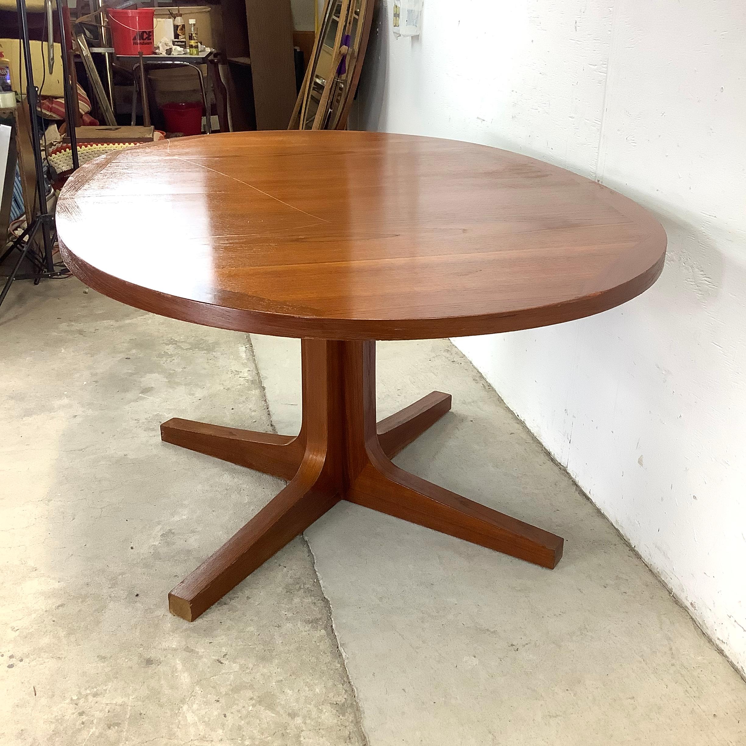 Scandinavian Modern Teak Dining Table With Two Leaves by Dyrlund 1