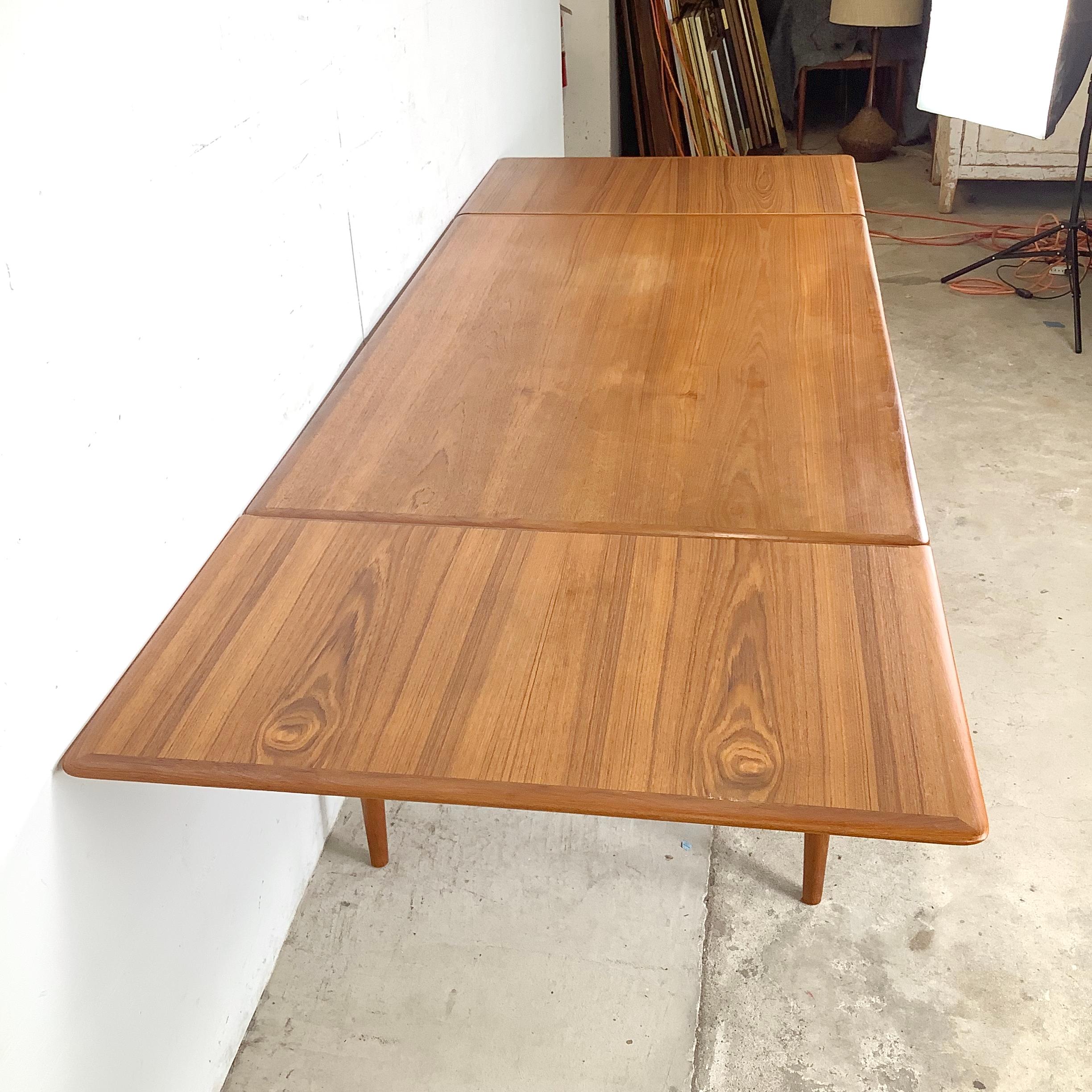 Scandinavian Modern Teak Draw Leaf Dining Table by Skovmand & Andersen For Sale 1