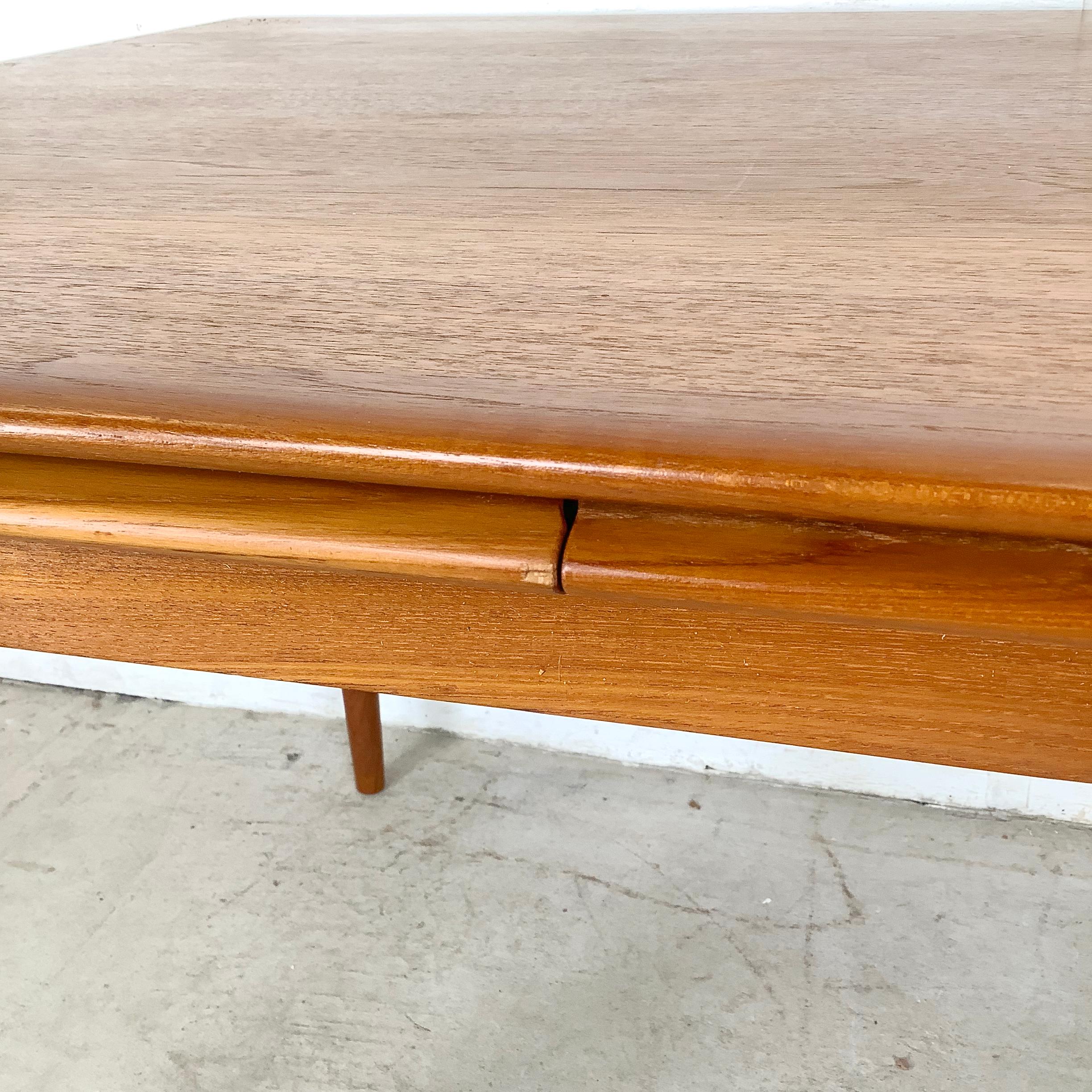 Scandinavian Modern Teak Draw Leaf Dining Table by Skovmand & Andersen For Sale 4