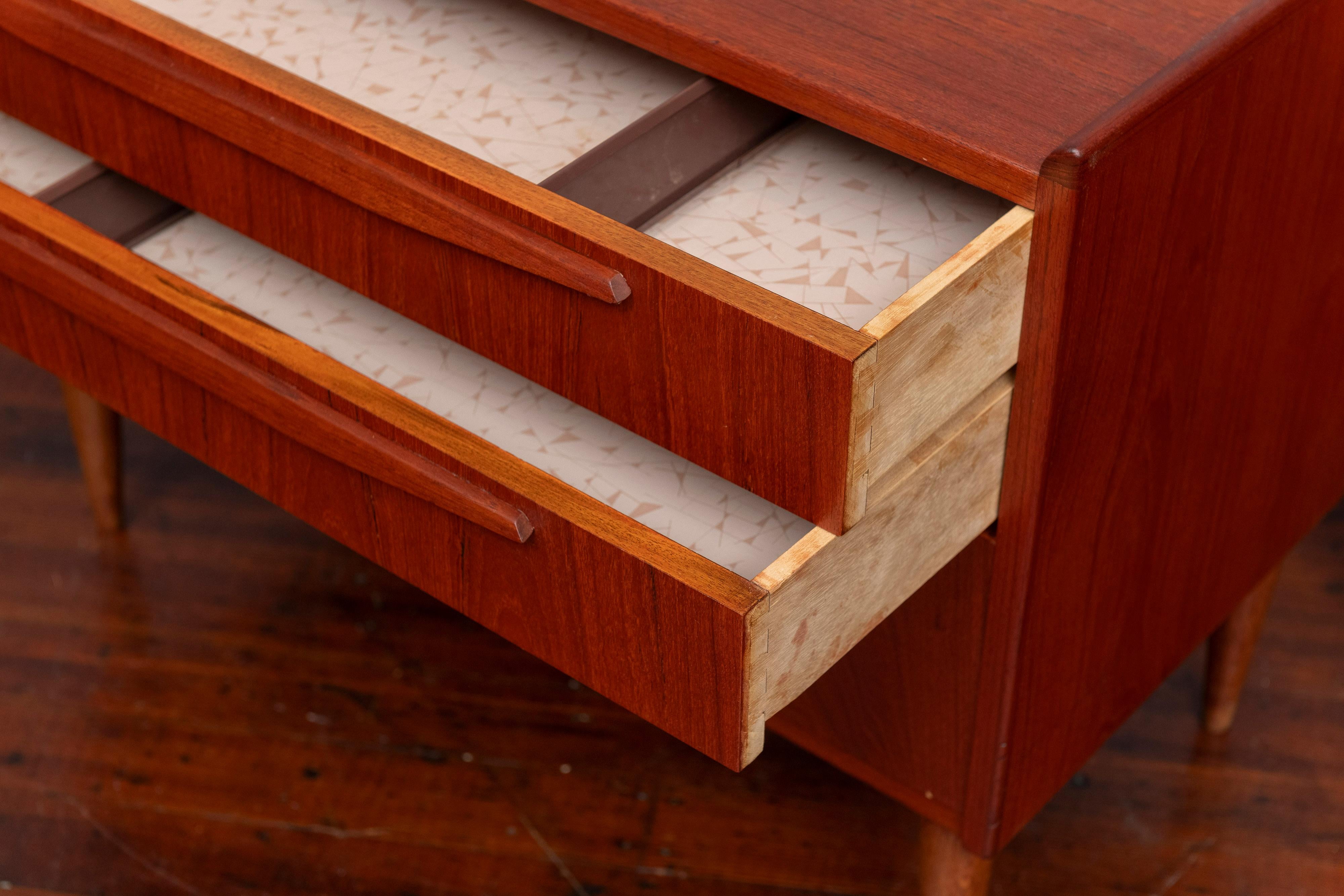 Quercia Comò o comodini in teak The Modern Scandinavian in vendita