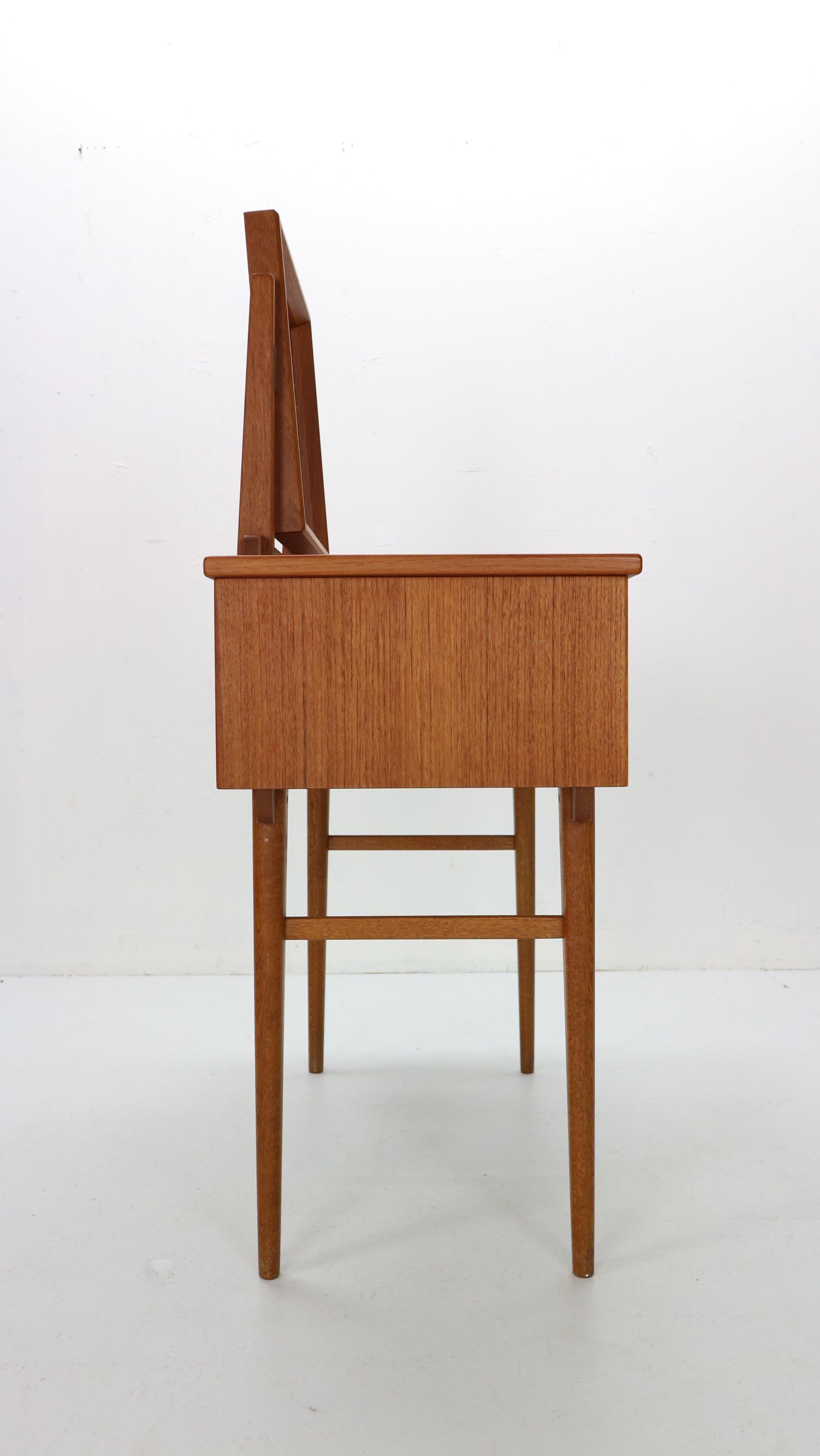 Mid-20th Century Scandinavian Modern Teak Dressing Table by AB Bjärni Bjärnum, 1950s, Sweden