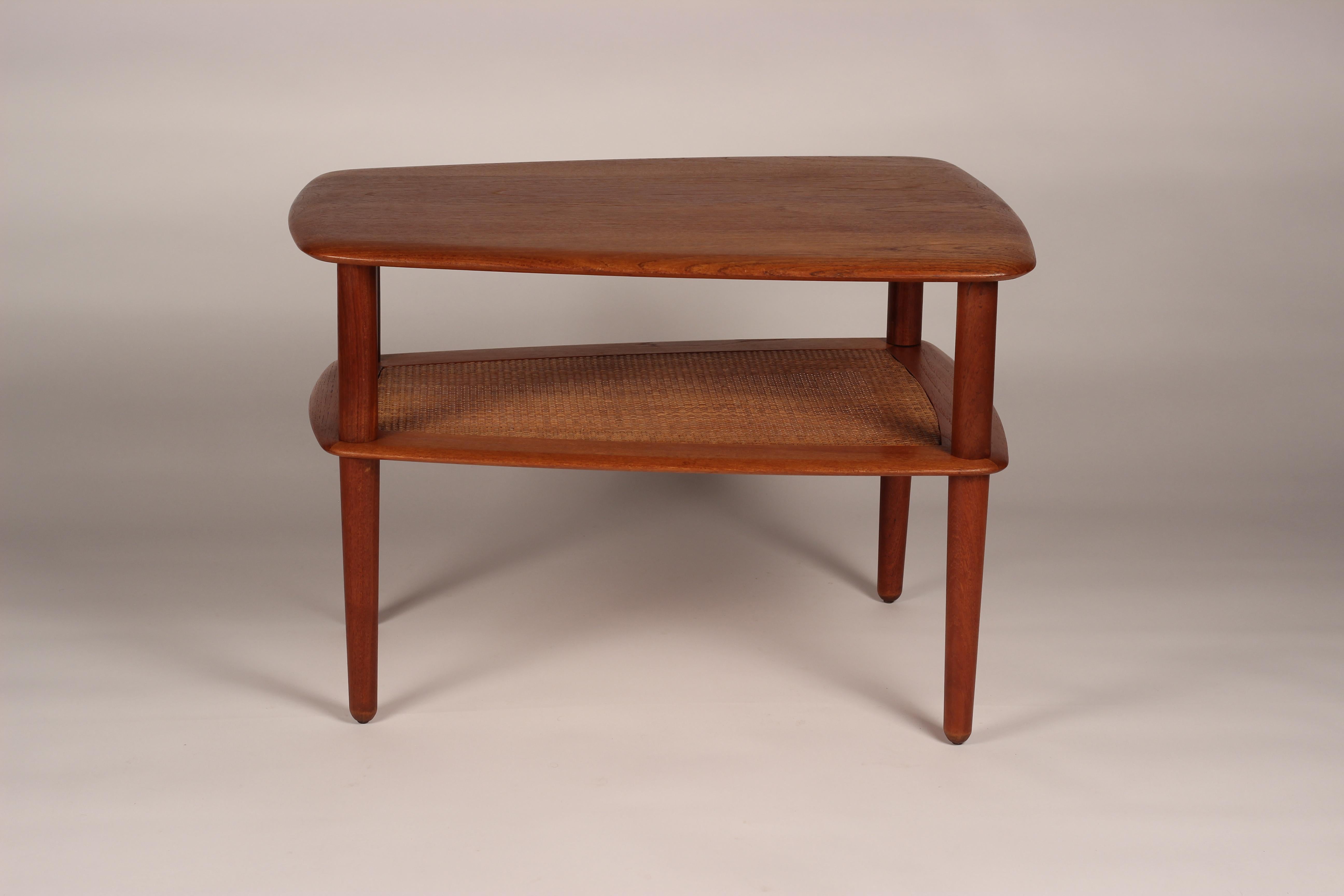 Danish Scandinavian Modern Teak End or Side Table by Peter Hvidt