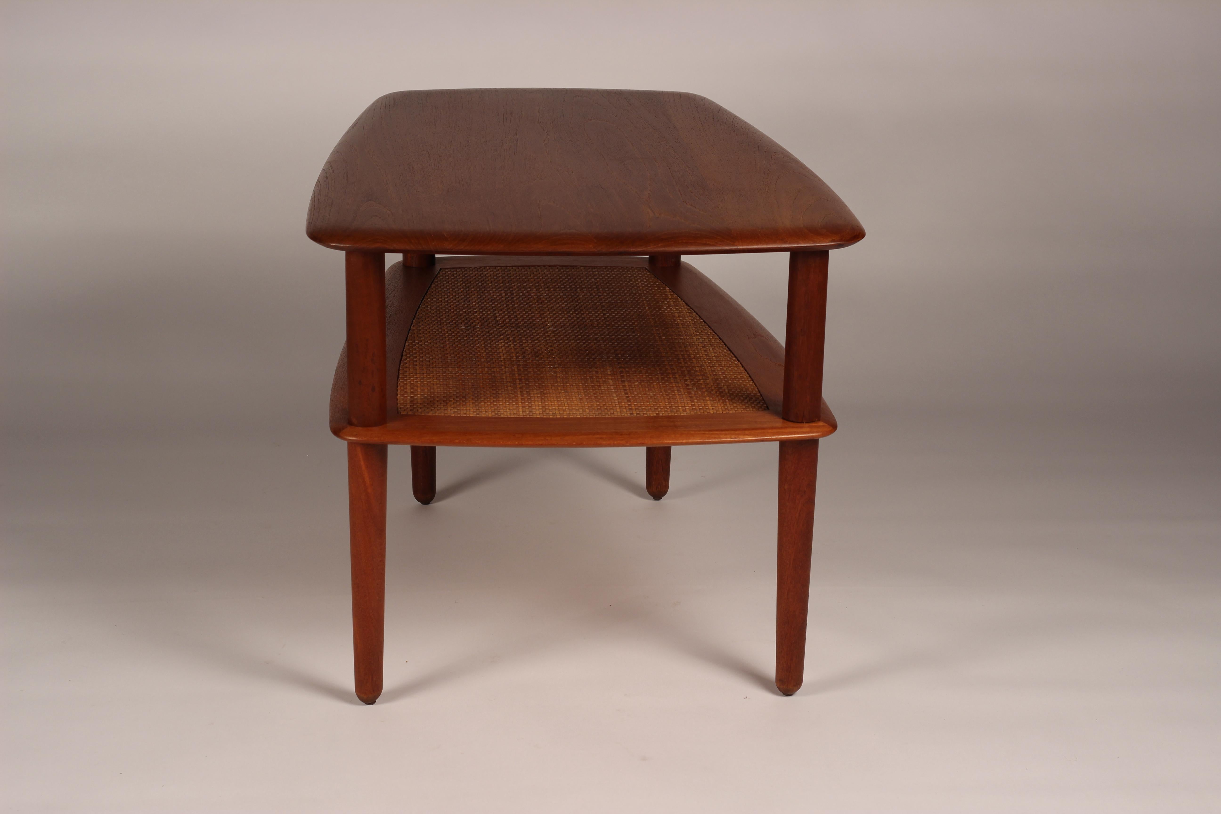 Mid-20th Century Scandinavian Modern Teak End or Side Table by Peter Hvidt