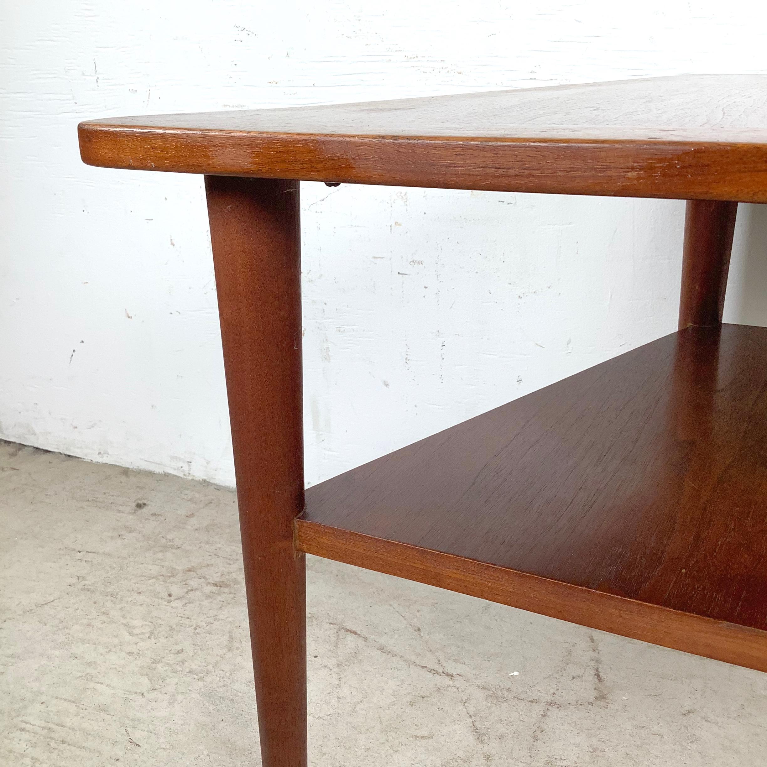 Mesa auxiliar de teca moderna escandinava en venta 6