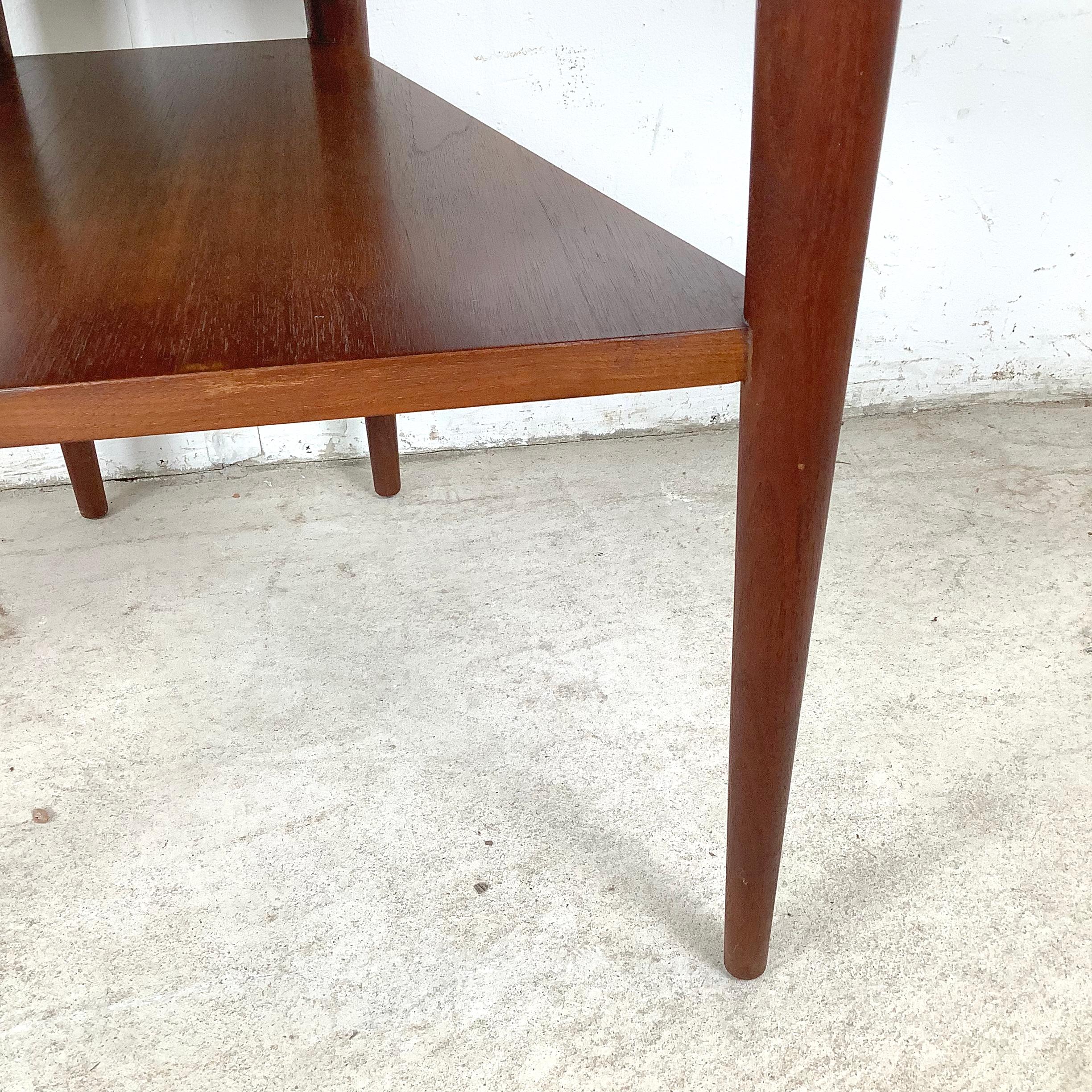 Mesa auxiliar de teca moderna escandinava en venta 7