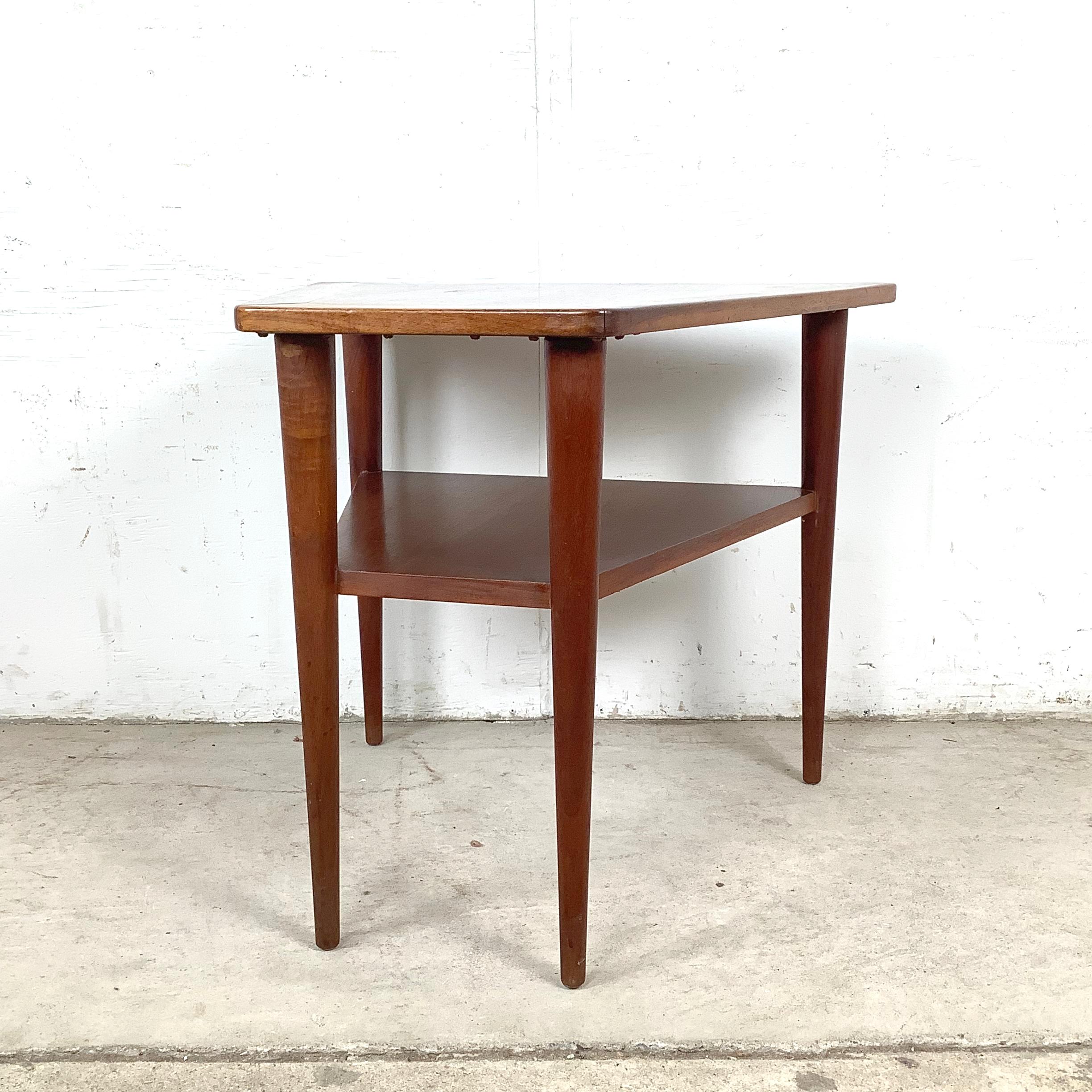 Mesa auxiliar de teca moderna escandinava en Bueno estado para la venta en Trenton, NJ