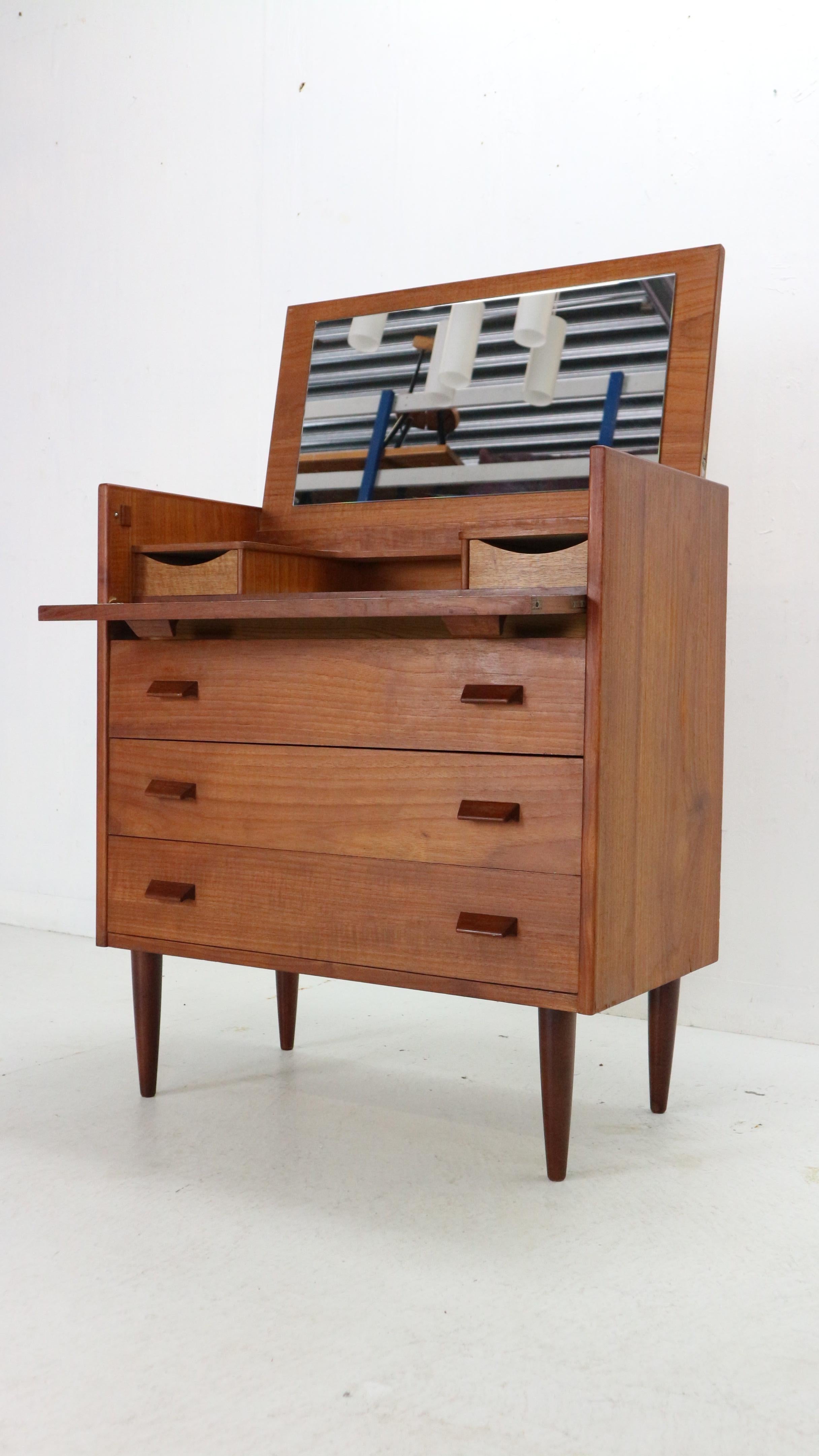 Scandinavian Modern Teak Flip-Top Make Up Table- Dresser, 1960's Denmark In Good Condition In The Hague, NL