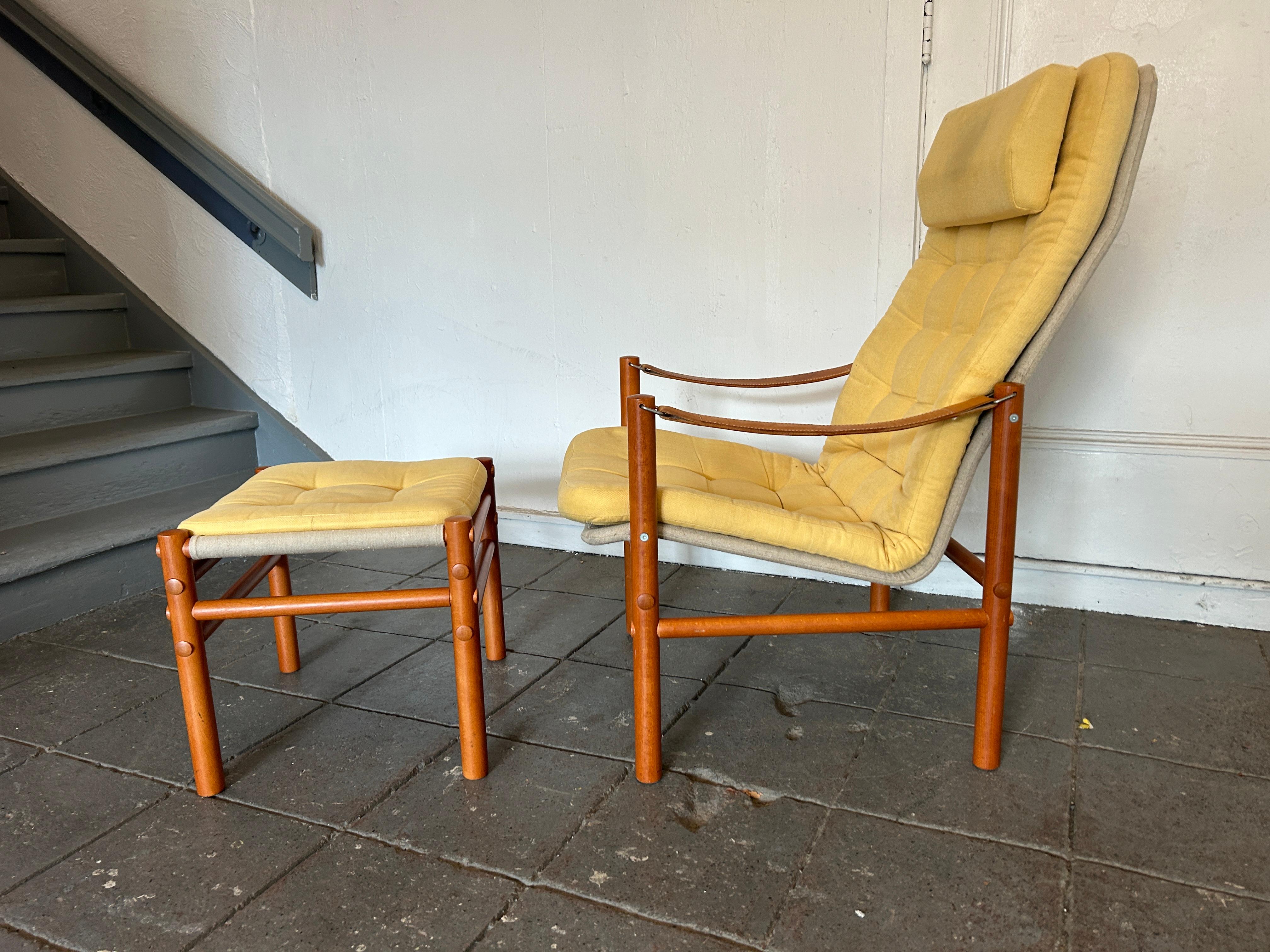 Scandinavian modern teak leather safari lounge chair with ottoman yellow In Good Condition In BROOKLYN, NY