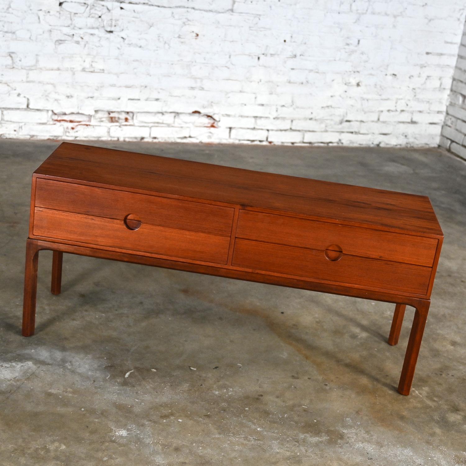 Scandinavian Modern Teak Low Cabinet Sideboard Model #394 by Kai Kristiansen  For Sale 5