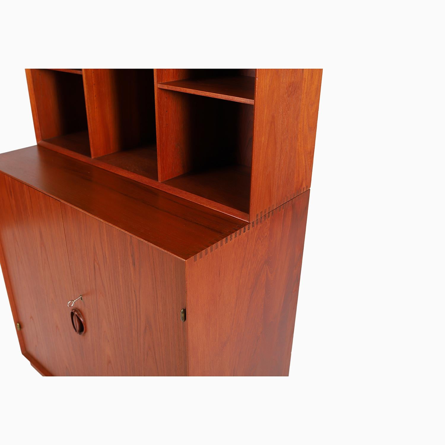 The Modern Scandinavian Teak Modular Cabinet mit Regalen im Angebot 2