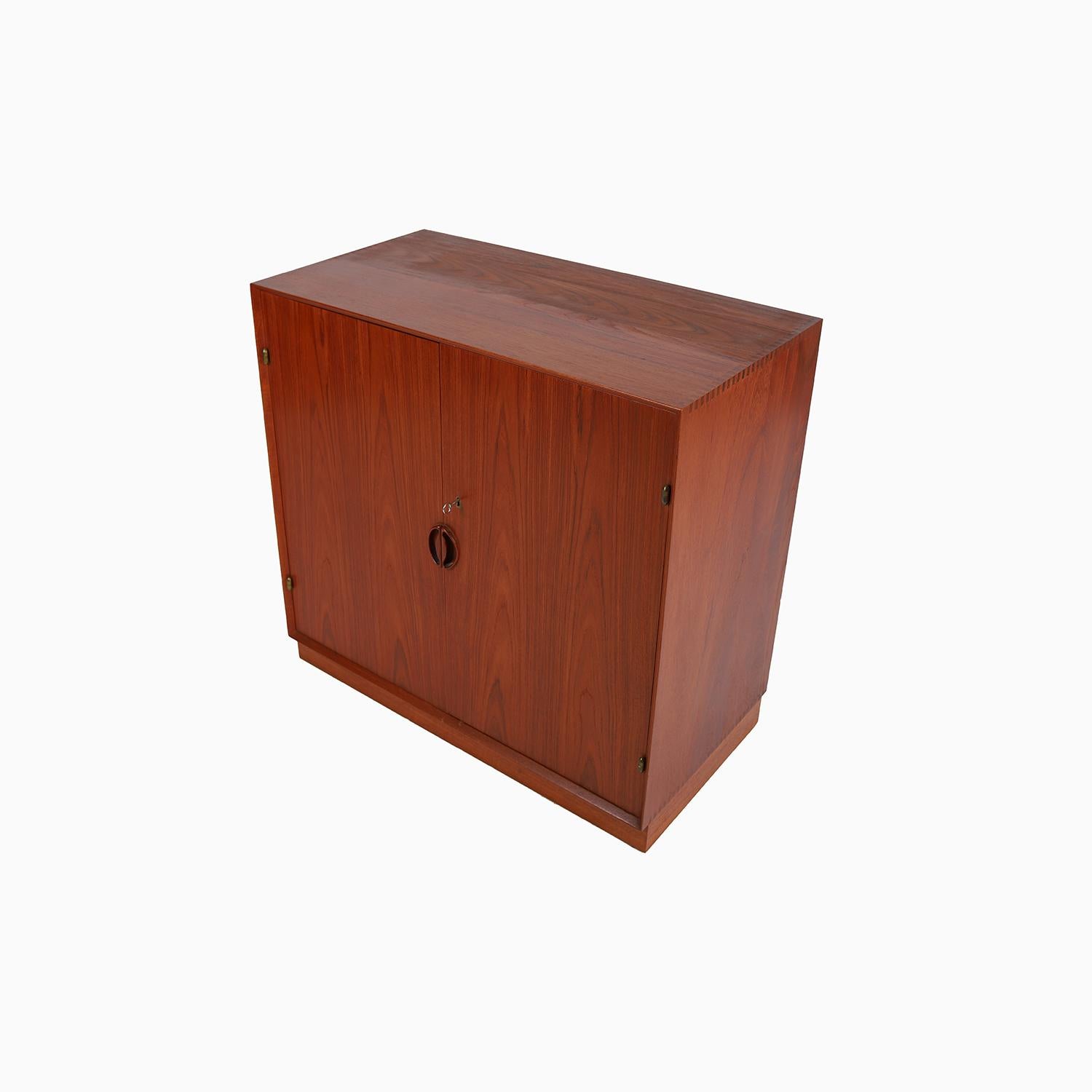 The Modern Scandinavian Teak Modular Cabinet mit Regalen (Dänisch) im Angebot
