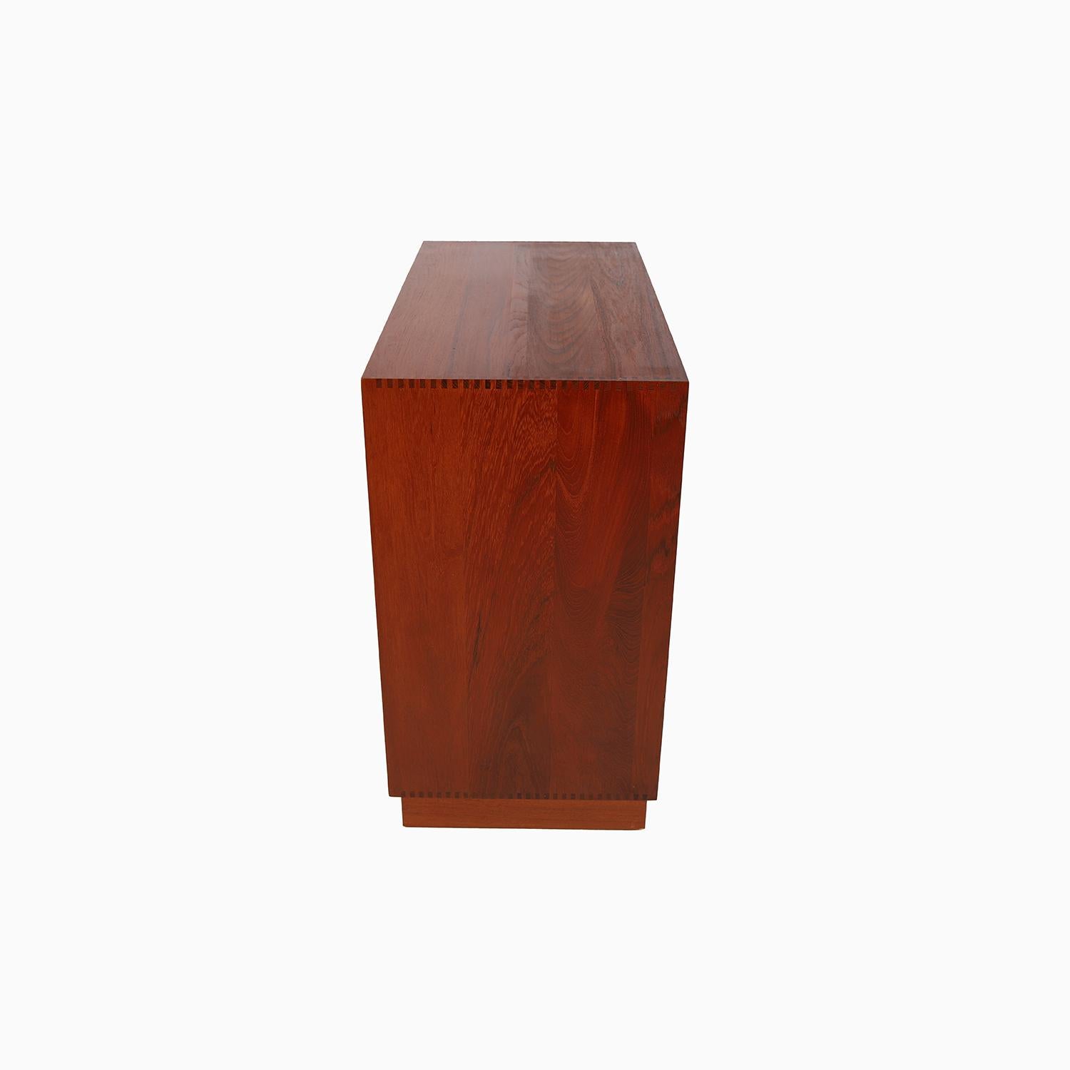 The Modern Scandinavian Teak Modular Cabinet mit Regalen (Geölt) im Angebot