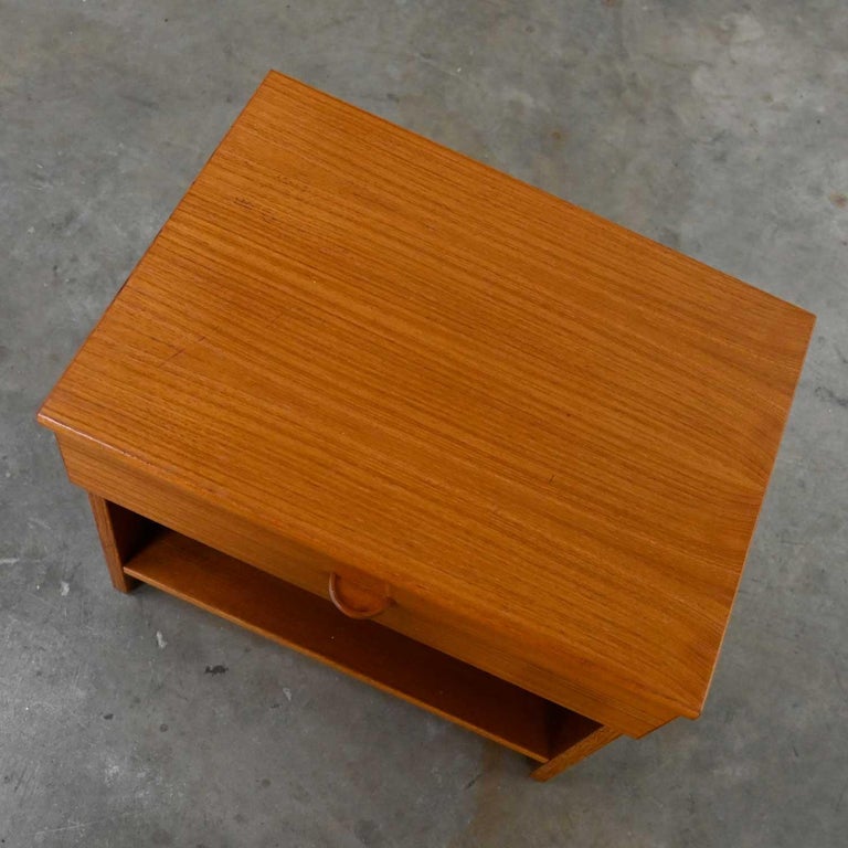 Danish Scandinavian Modern Teak Nightstand End Table Cabinet with Drawer by FBJ Mobler For Sale