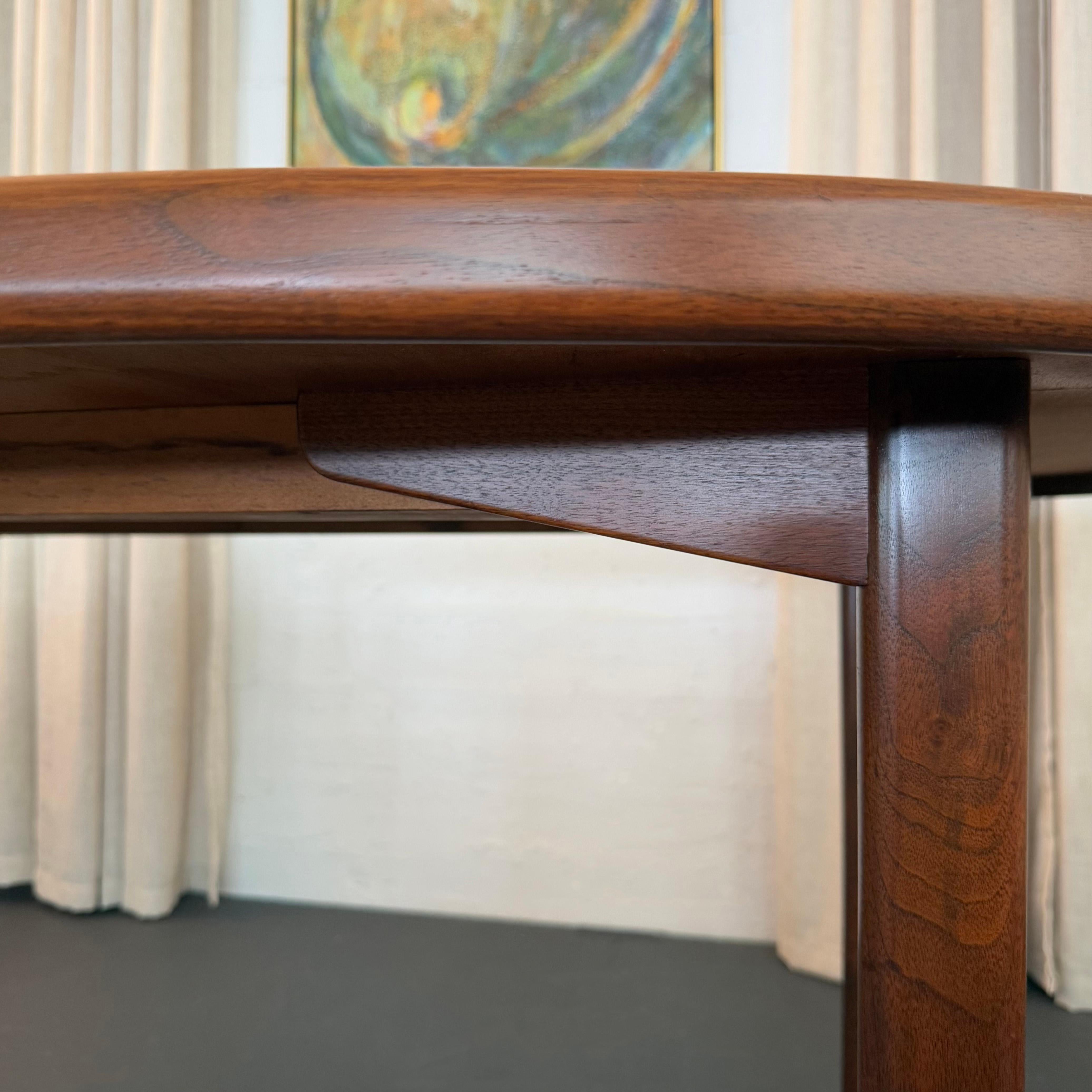 Scandinavian Modern Teak Oblong Extension Dining Table im Angebot 2