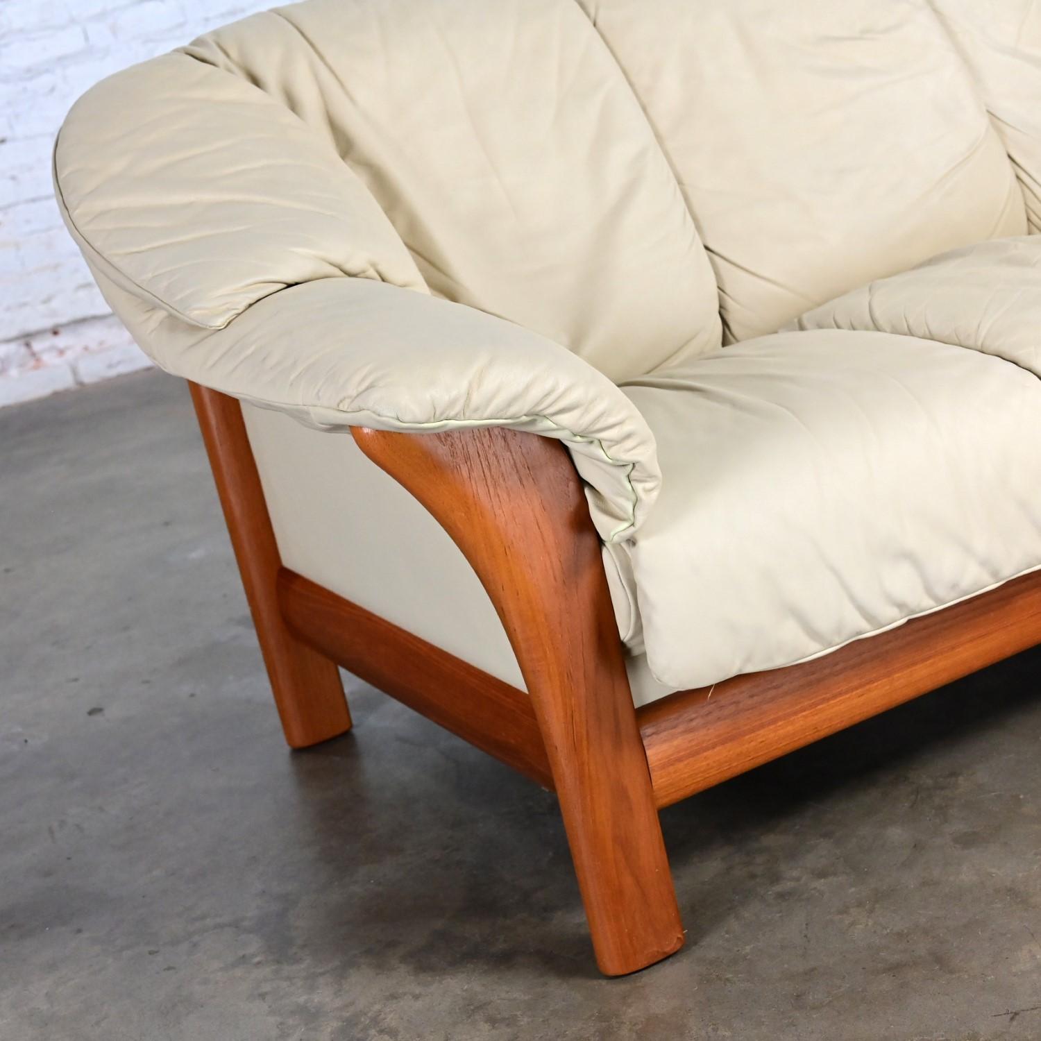 Scandinavian Modern Teak & Off White Leather Small Sofa Attributed to Ekornes For Sale 6
