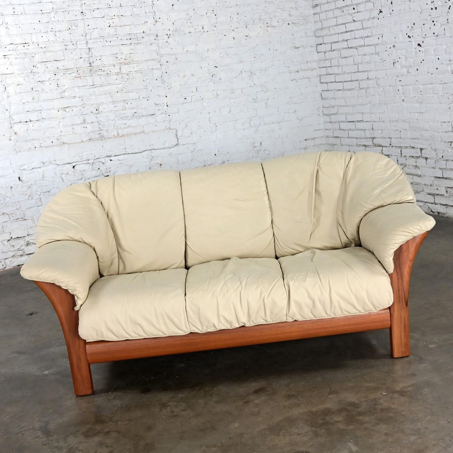 20th Century Scandinavian Modern Teak & Off White Leather Small Sofa Attributed to Ekornes For Sale
