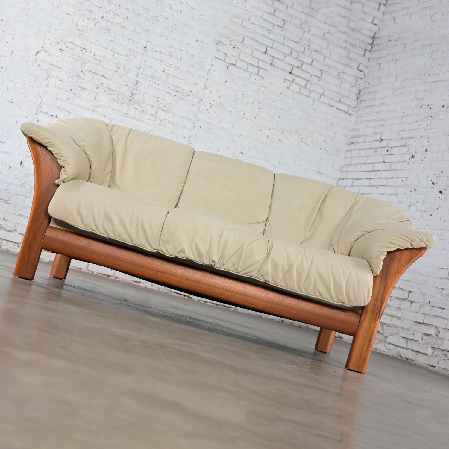 Scandinavian Modern Teak & Off White Leather Small Sofa Attributed to Ekornes For Sale 1