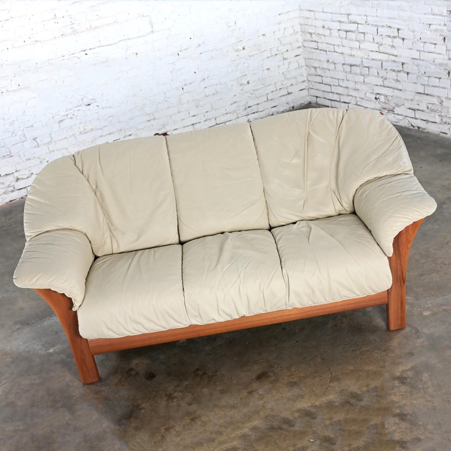 Scandinavian Modern Teak & Off White Leather Small Sofa Attributed to Ekornes For Sale 2
