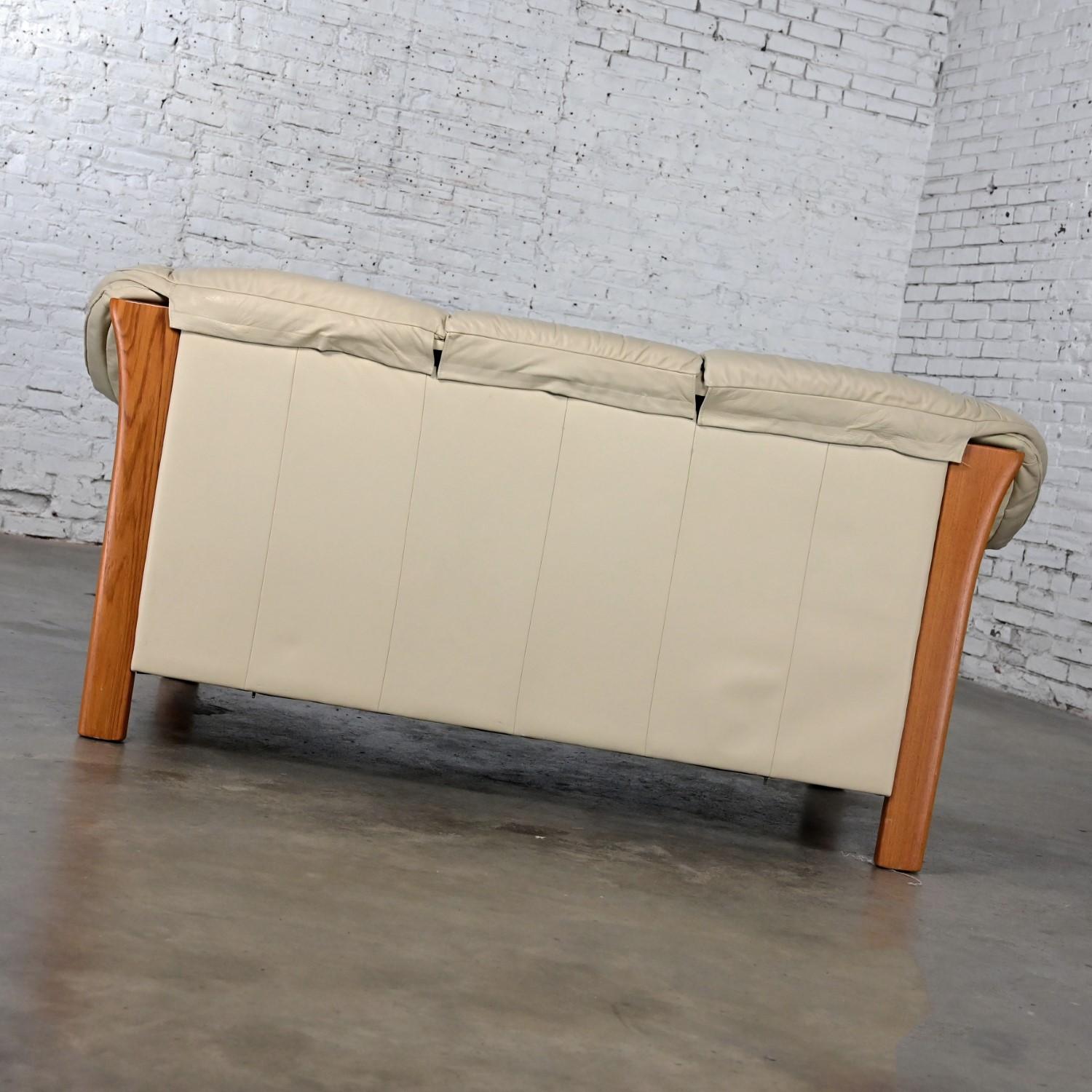 Scandinavian Modern Teak & Off White Leather Small Sofa Attributed to Ekornes For Sale 4