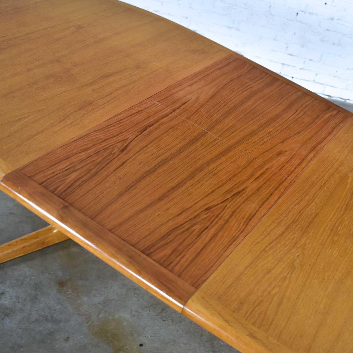 Scandinavian Modern Teak Oval Dining Table with Integral Leaf Style Dyrlund 3