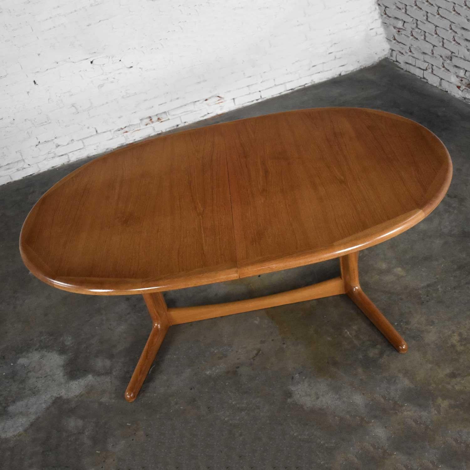 oval scandi dining table