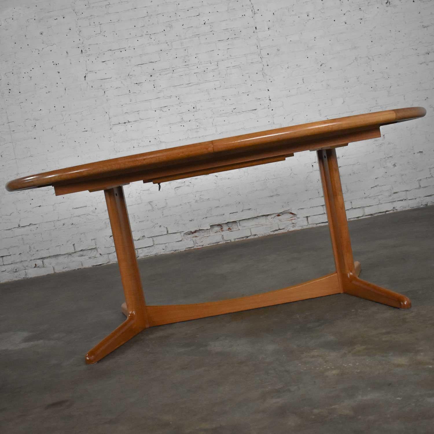 Scandinavian Modern Teak Oval Dining Table with Integral Leaf Style Dyrlund In Good Condition In Topeka, KS