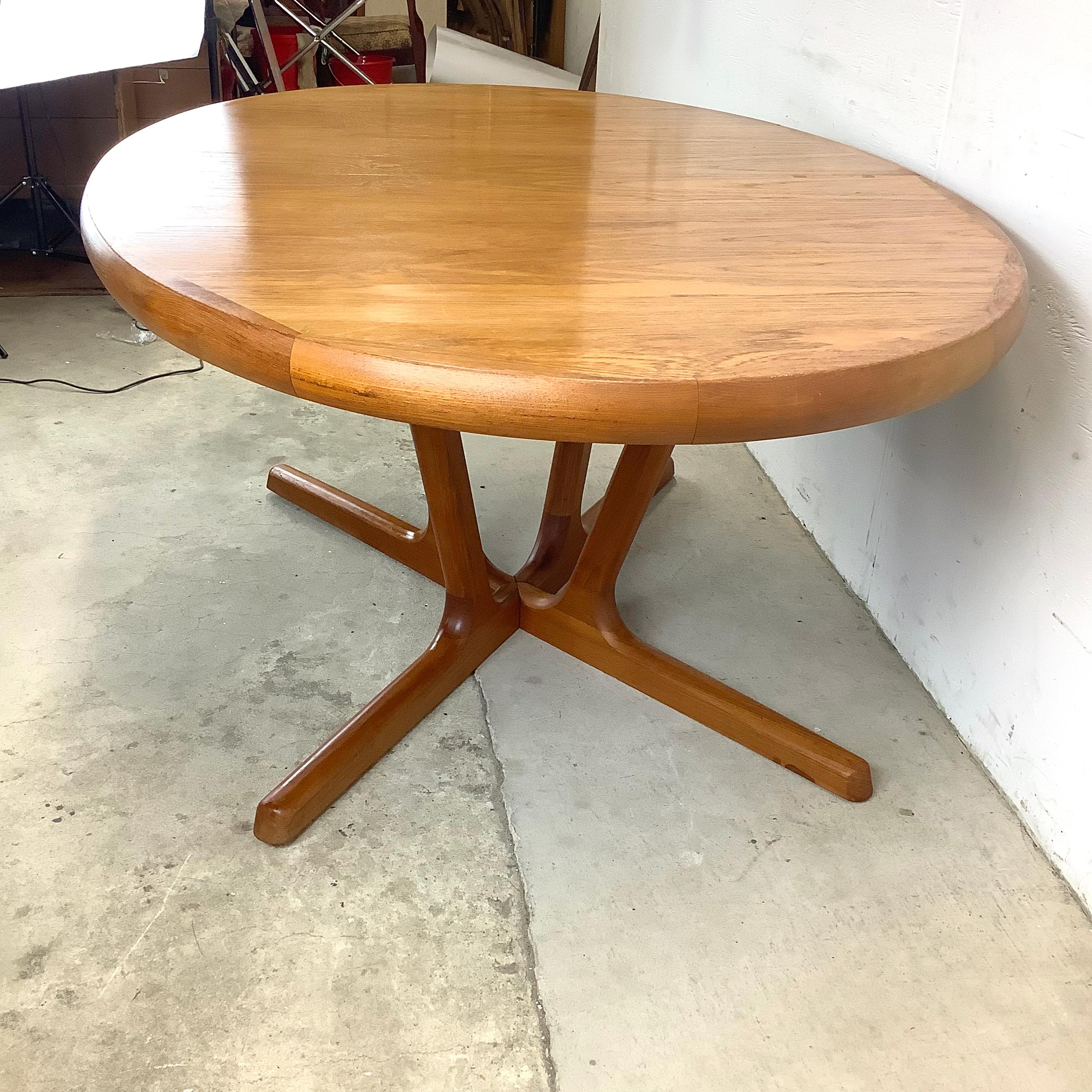 20th Century Scandinavian Modern Teak Oval Dining Table With Leaves